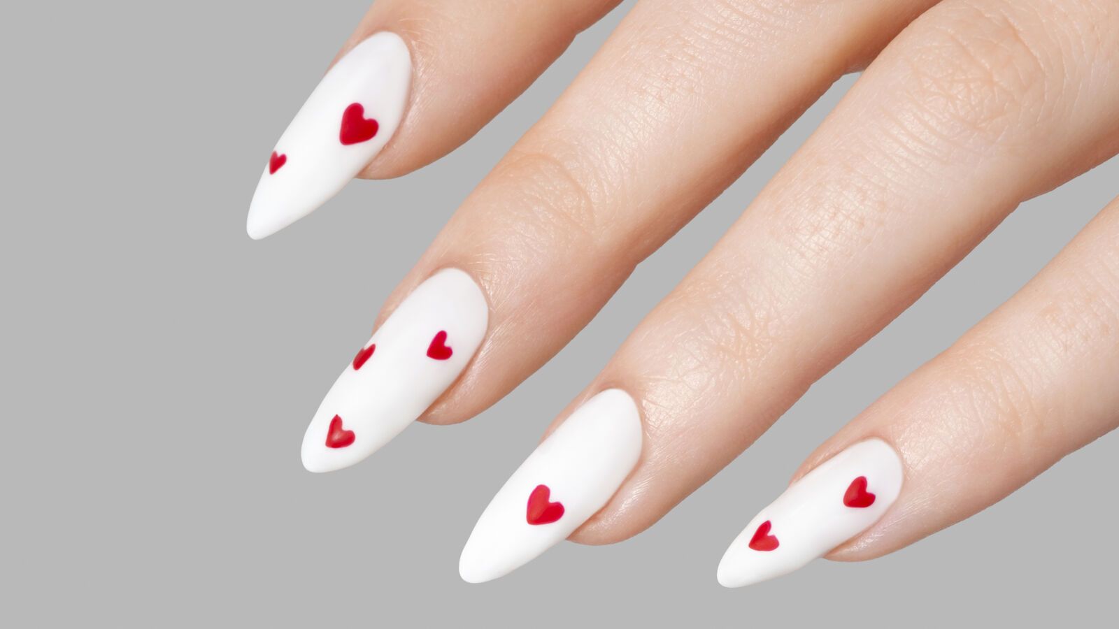  Nagellack Hintergrundbild 1600x900. Nagel Trends 2023: Flattering Heart Nails Maniküre Perfekt Für Den Valentinstag