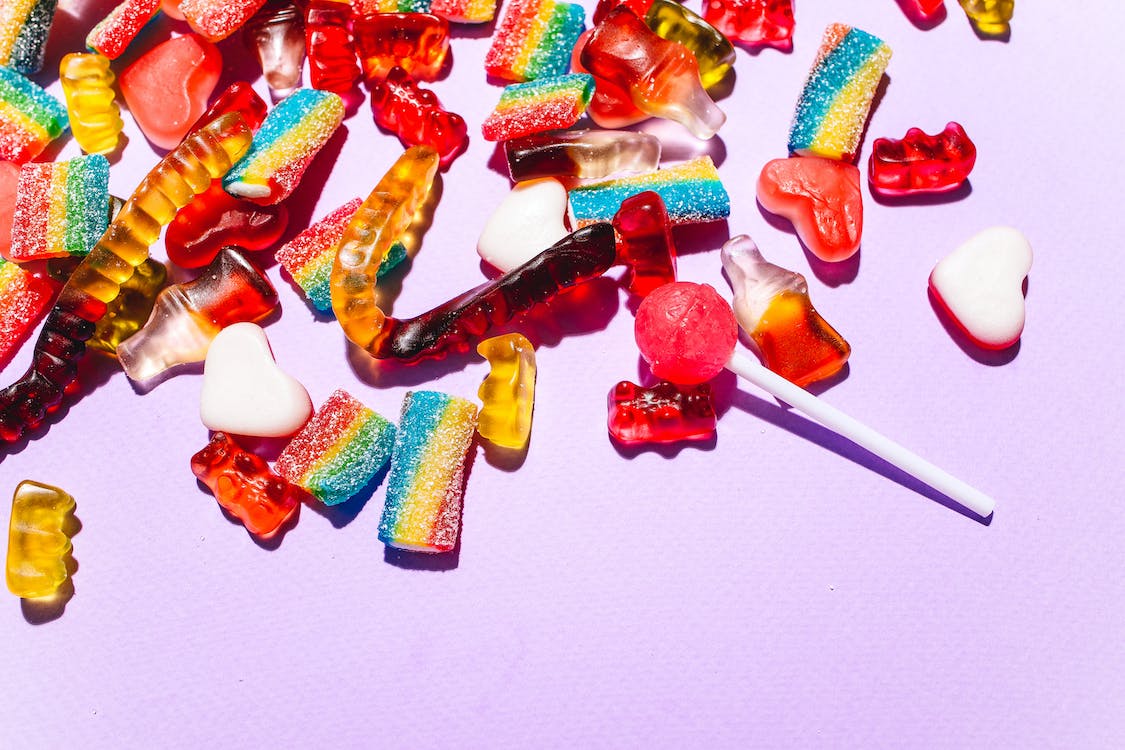  Süßigkeiten Hintergrundbild 1125x750. Kostenloses Foto zum Thema: diabetes, gemischt, gummies, kostenlose wallpaper, lila hintergrund, lutscher, nahansicht, süßigkeiten, zucker