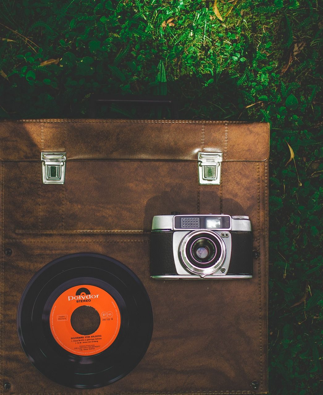  Koffer Hintergrundbild 1045x1280. Schallplatte Koffer Kamera Foto auf Pixabay