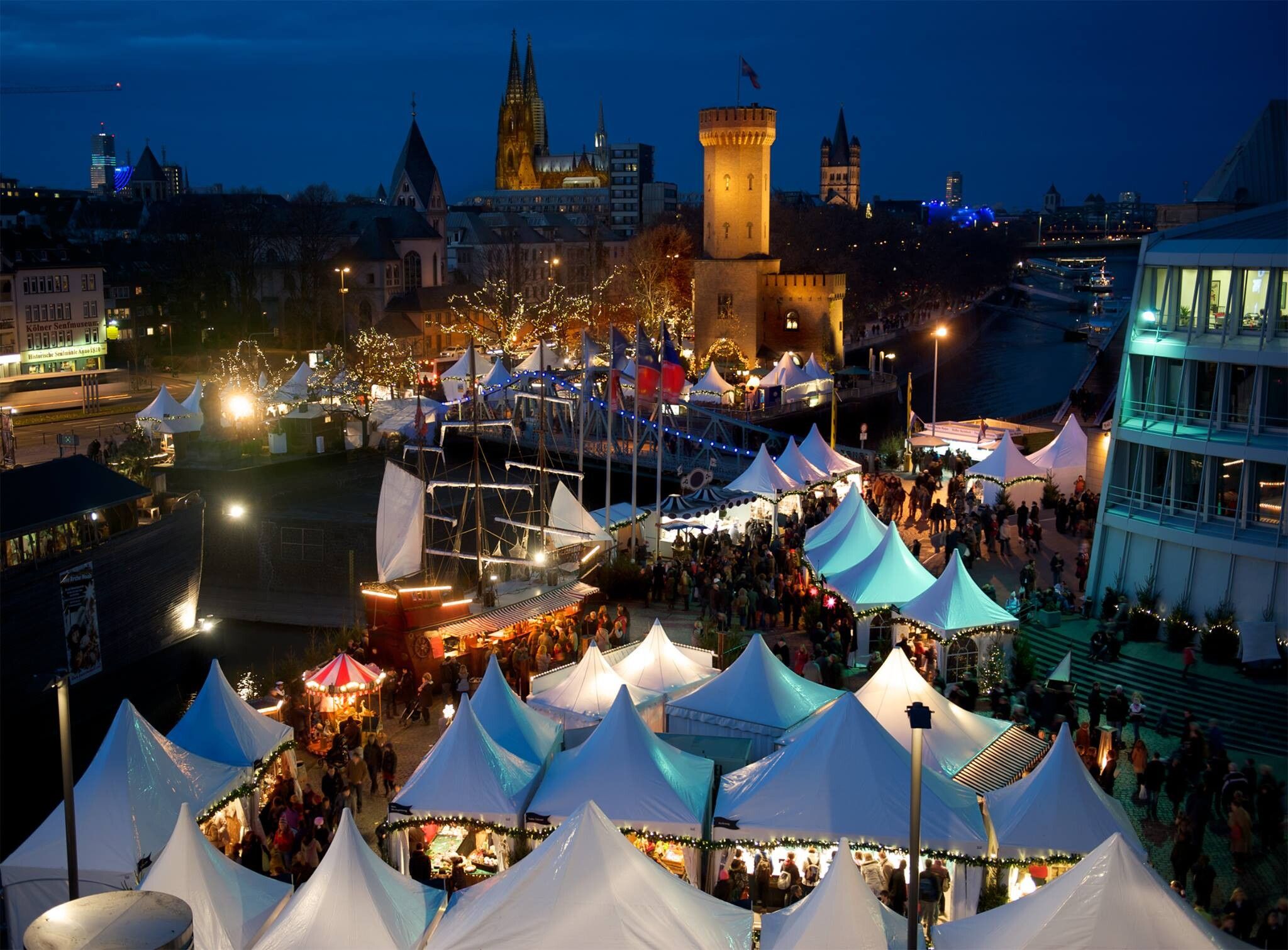  Kölner Dom Weihnachtsmarket Hintergrundbild 2048x1511. Weihnachtsmärkte in Köln