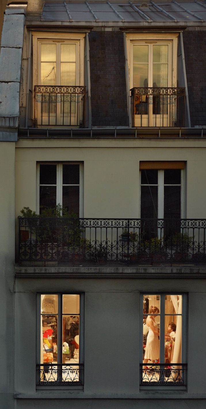 Haus Hintergrundbild 716x1421. Finding Community in the Picture Windows of Paris. Architecture, Places, Paris