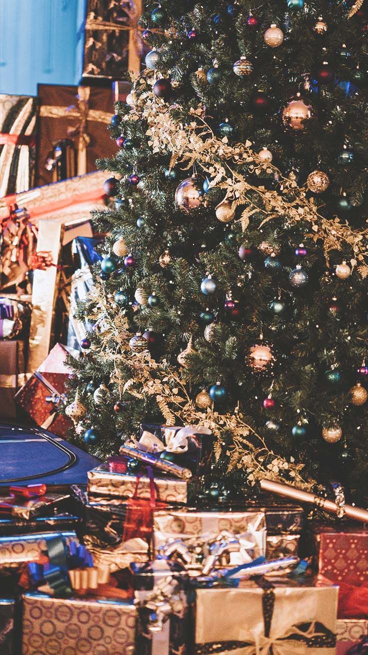  Weihnachtsbaum Hintergrundbild 736x1308. Merry Preppy Christmas iPhone Wallpaper. Preppy Wallpaper. Christmas tree picture, Wallpaper iphone christmas, Christmas wallpaper