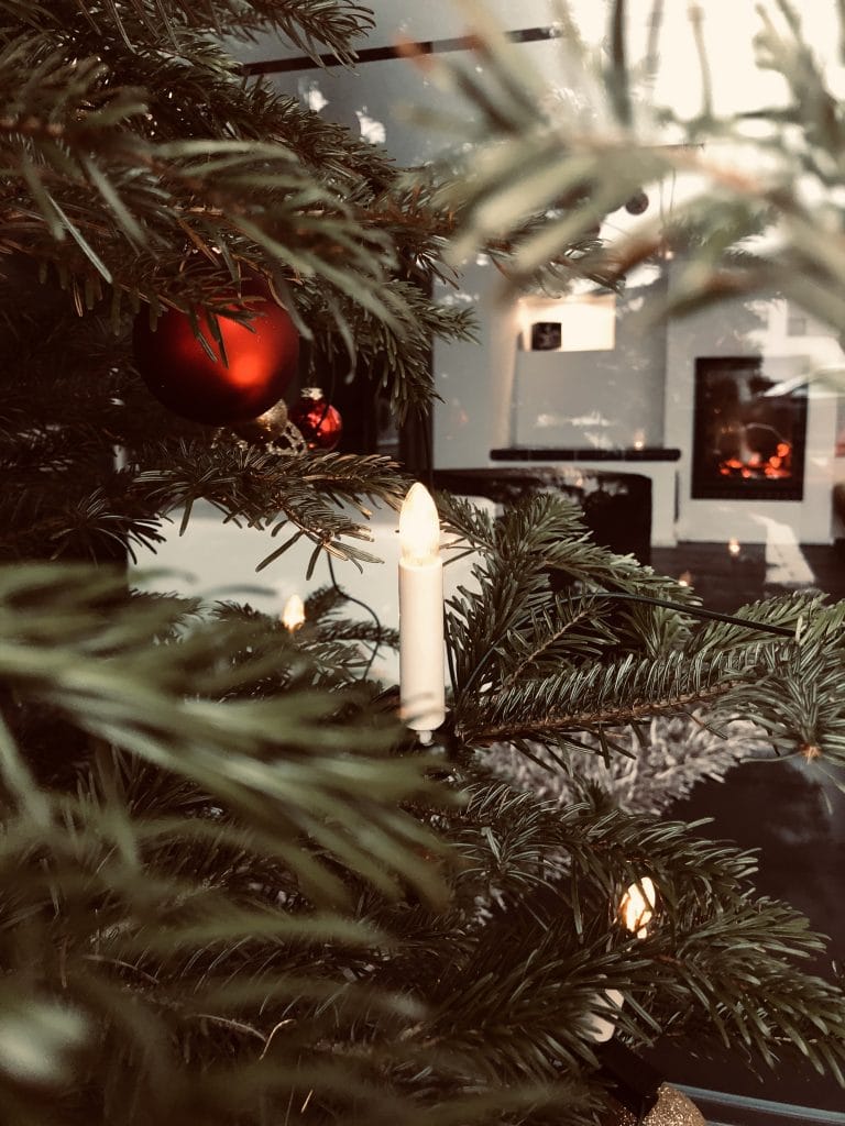  Weihnachtsbaum Hintergrundbild 768x1024. Weihnachten / Silvester 2020ännische Software für Ihren Handwerksbetrieb