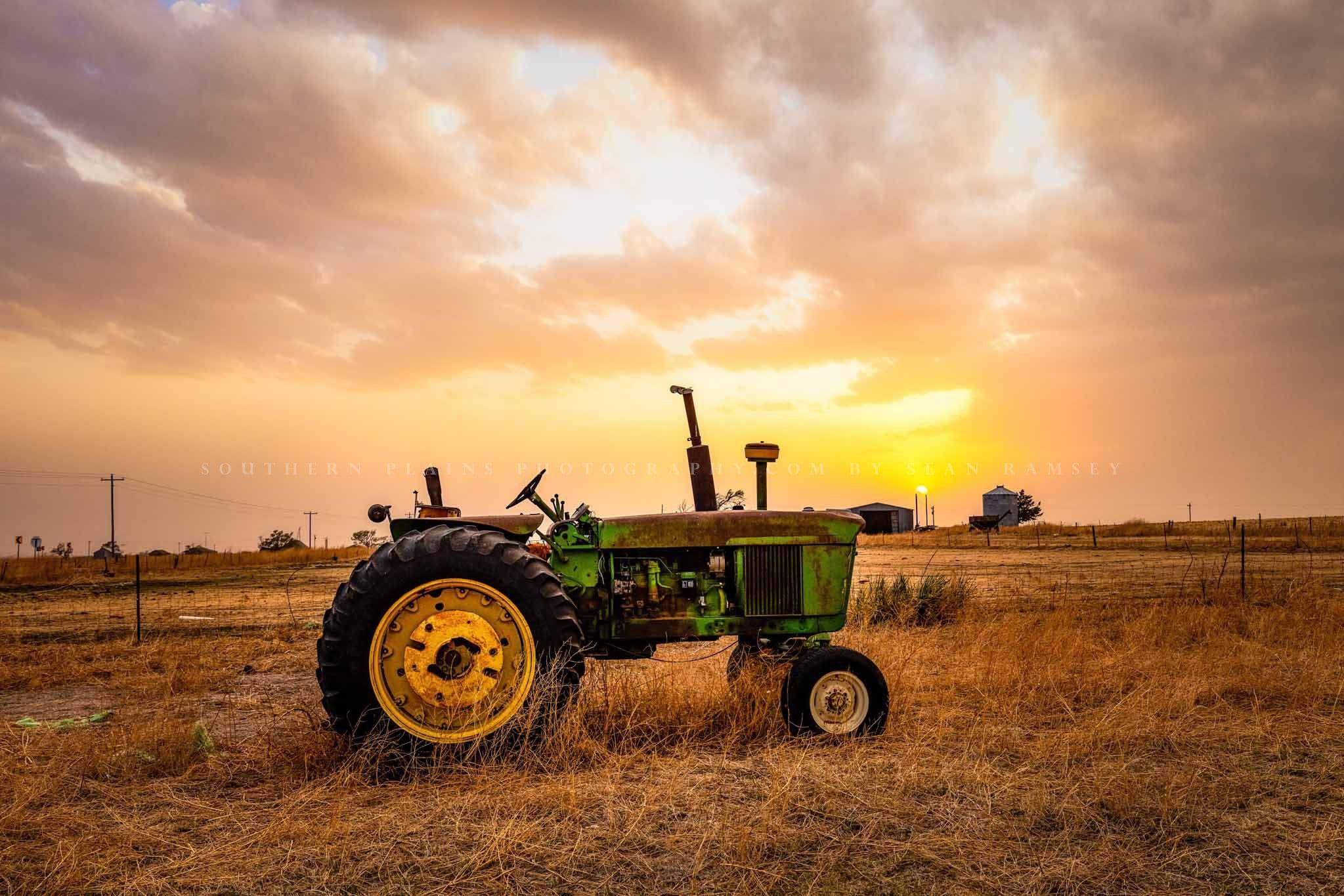  Traktoren Hintergrundbild 2047x1365. Country Photography Print Bild eines Traktors bei