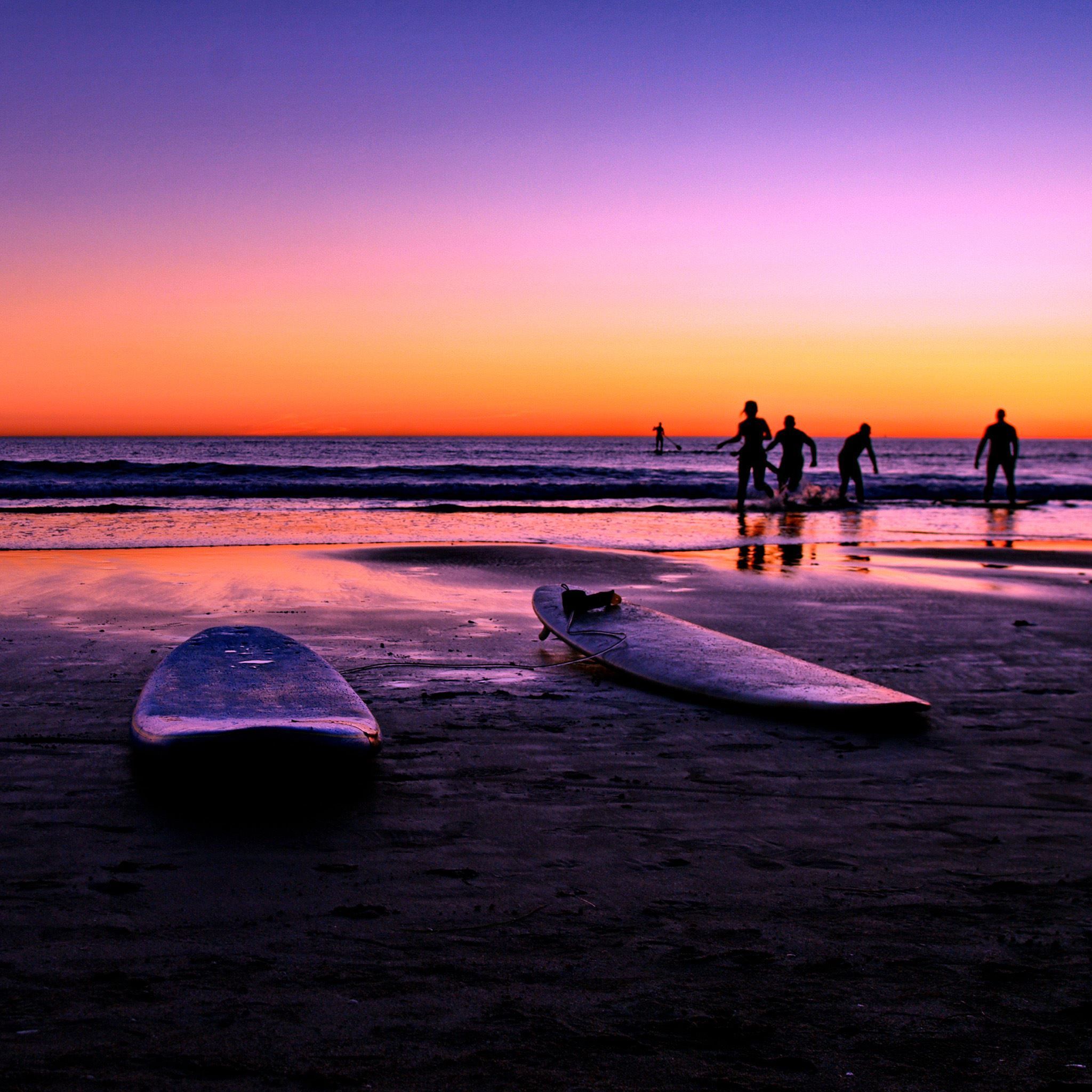  Surfen Hintergrundbild 2048x2048. Surfers Beach Sunset iPad Air Wallpaper Free Download