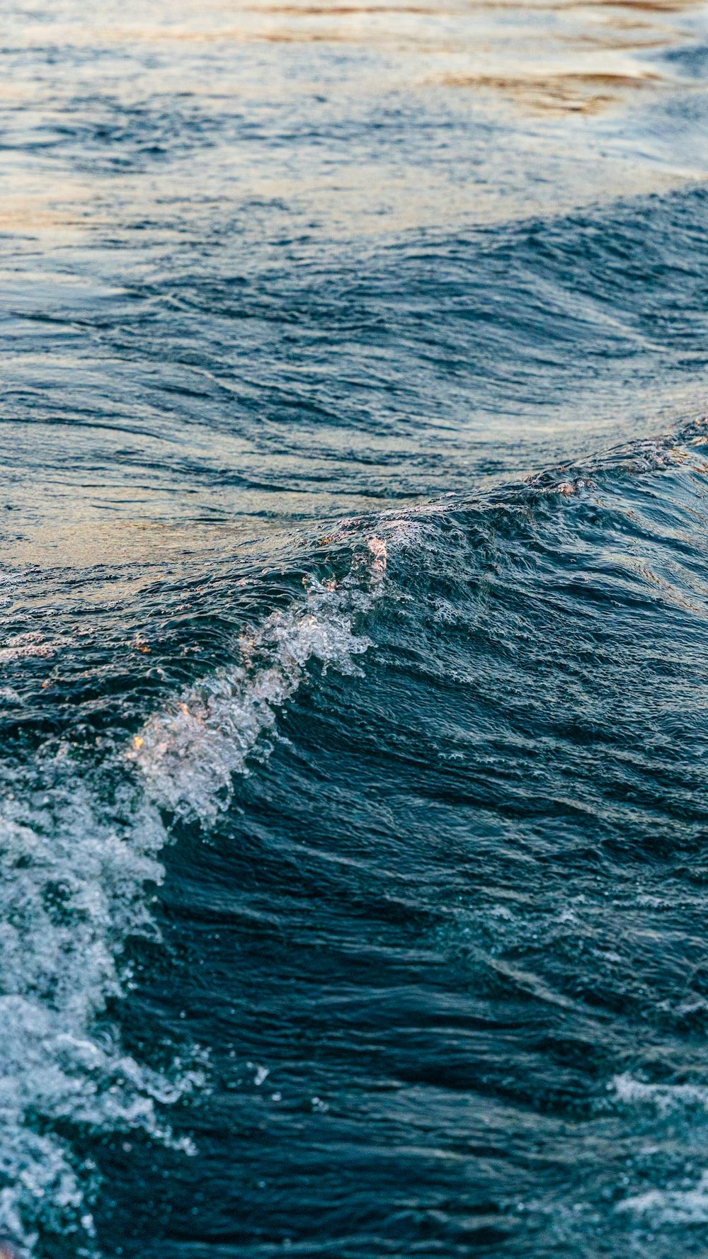  Wellen Hintergrundbild 1000x1778. Foto zum Thema Wellen am Strand
