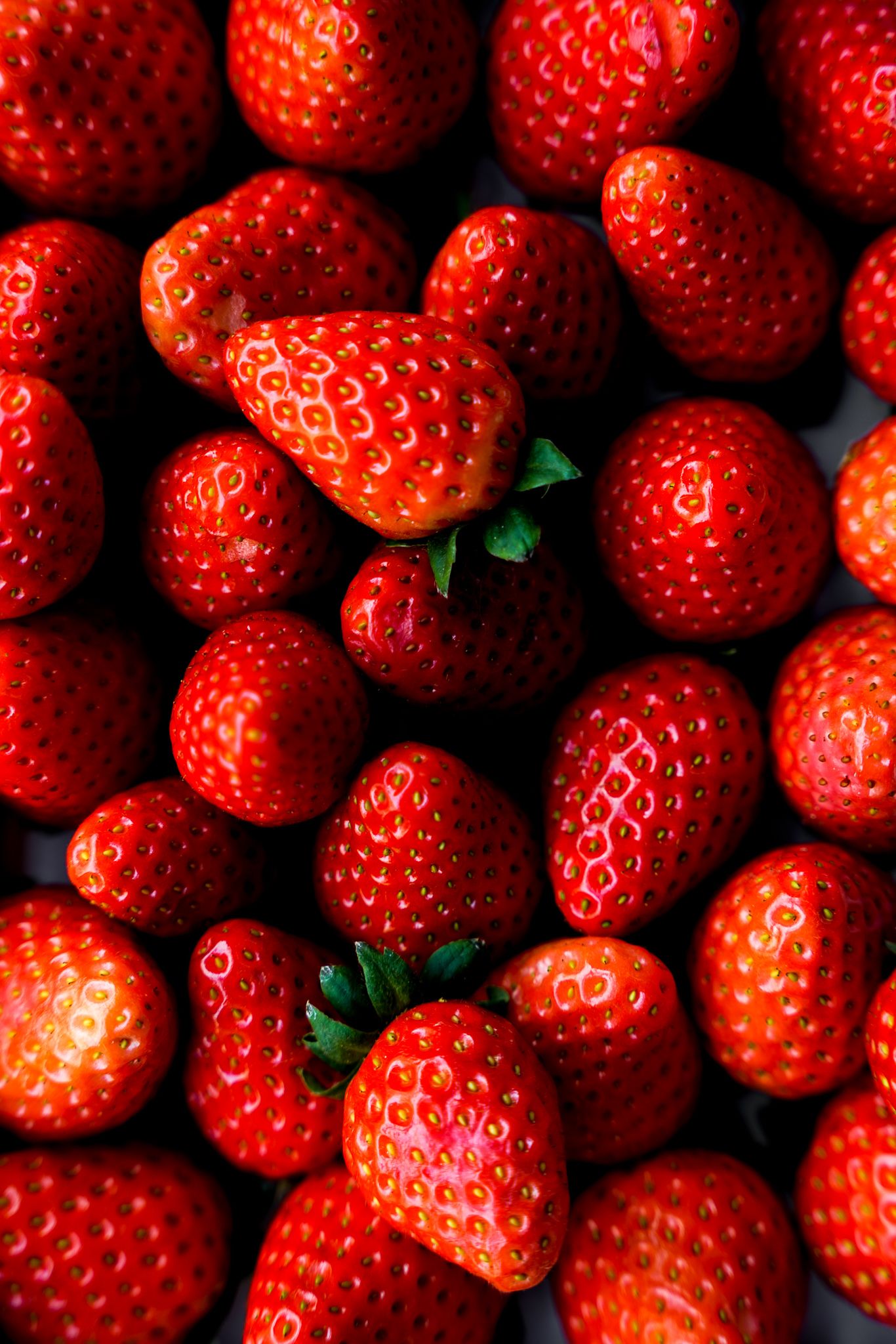  Obst Hintergrundbild 1366x2048. Erdbeer Rhabarber Rezept: Fluffiger Erdbeer Rhabarber Auflauf