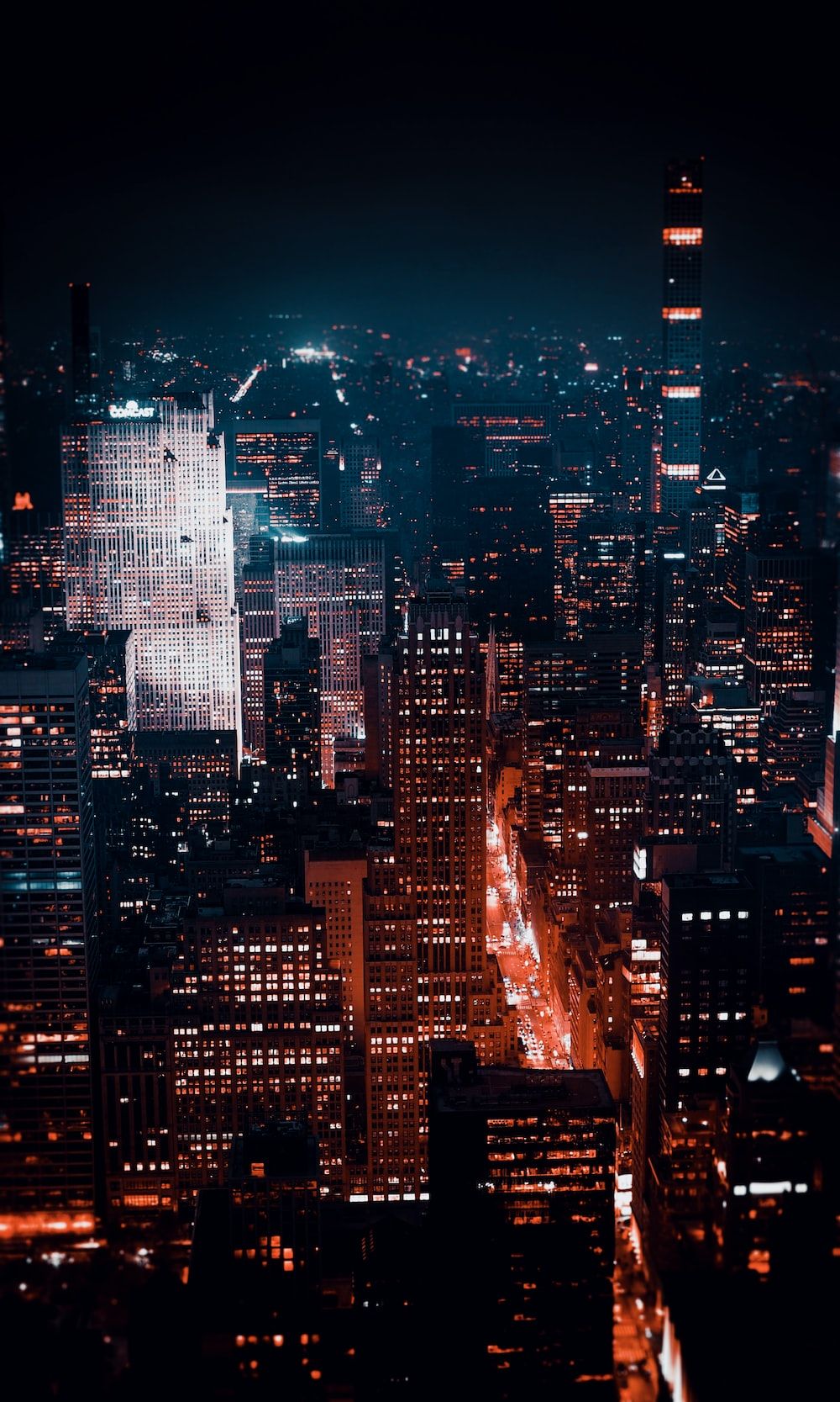  New York Bei Nacht Hintergrundbild 1000x1667. Foto zum Thema Luftaufnahmen der Stadt mit Hochhäusern während der Nacht