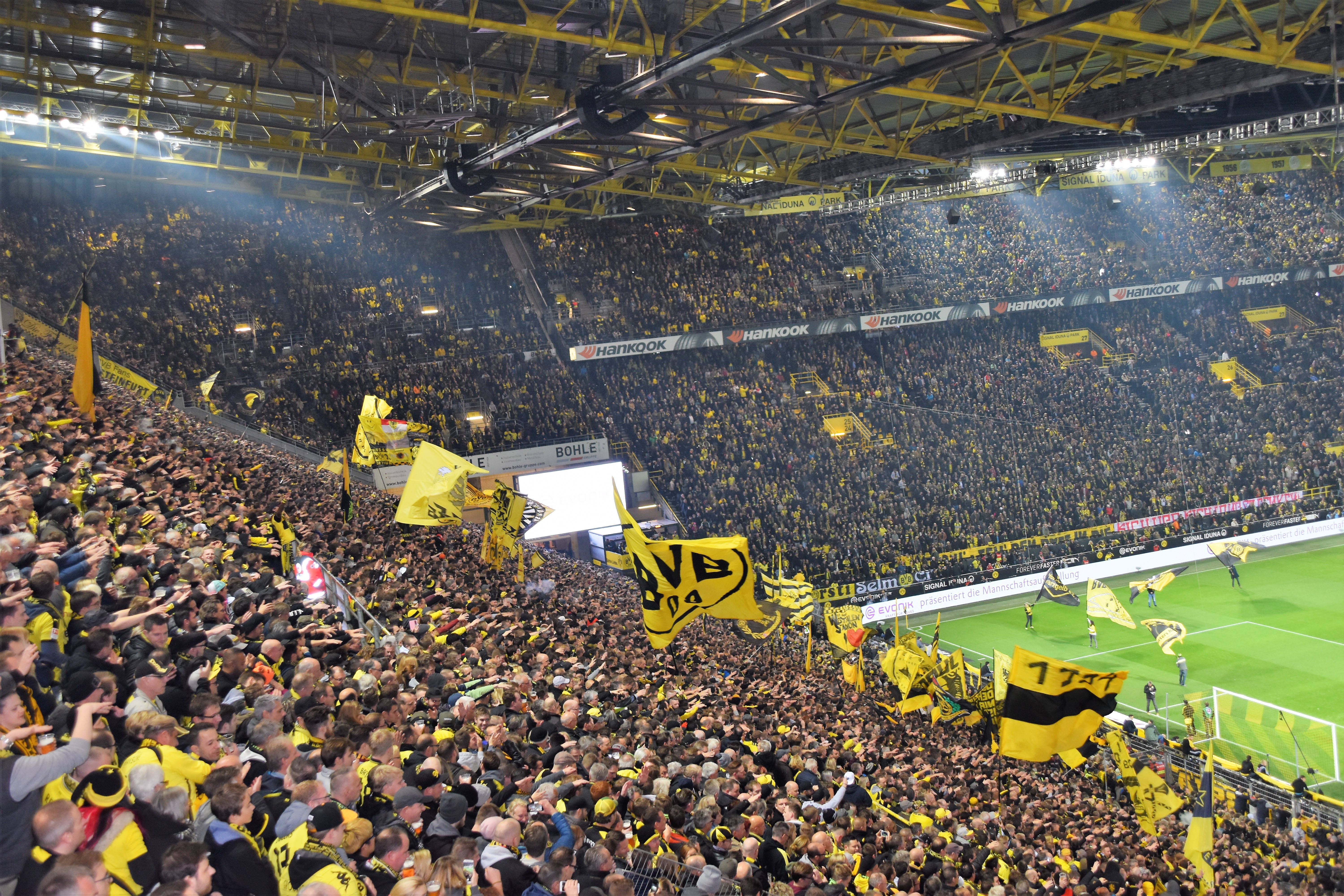 Borussia Dortmund Hintergrundbild 6000x4000. Download Borussia Dortmund Stadium Crowd Wallpaper