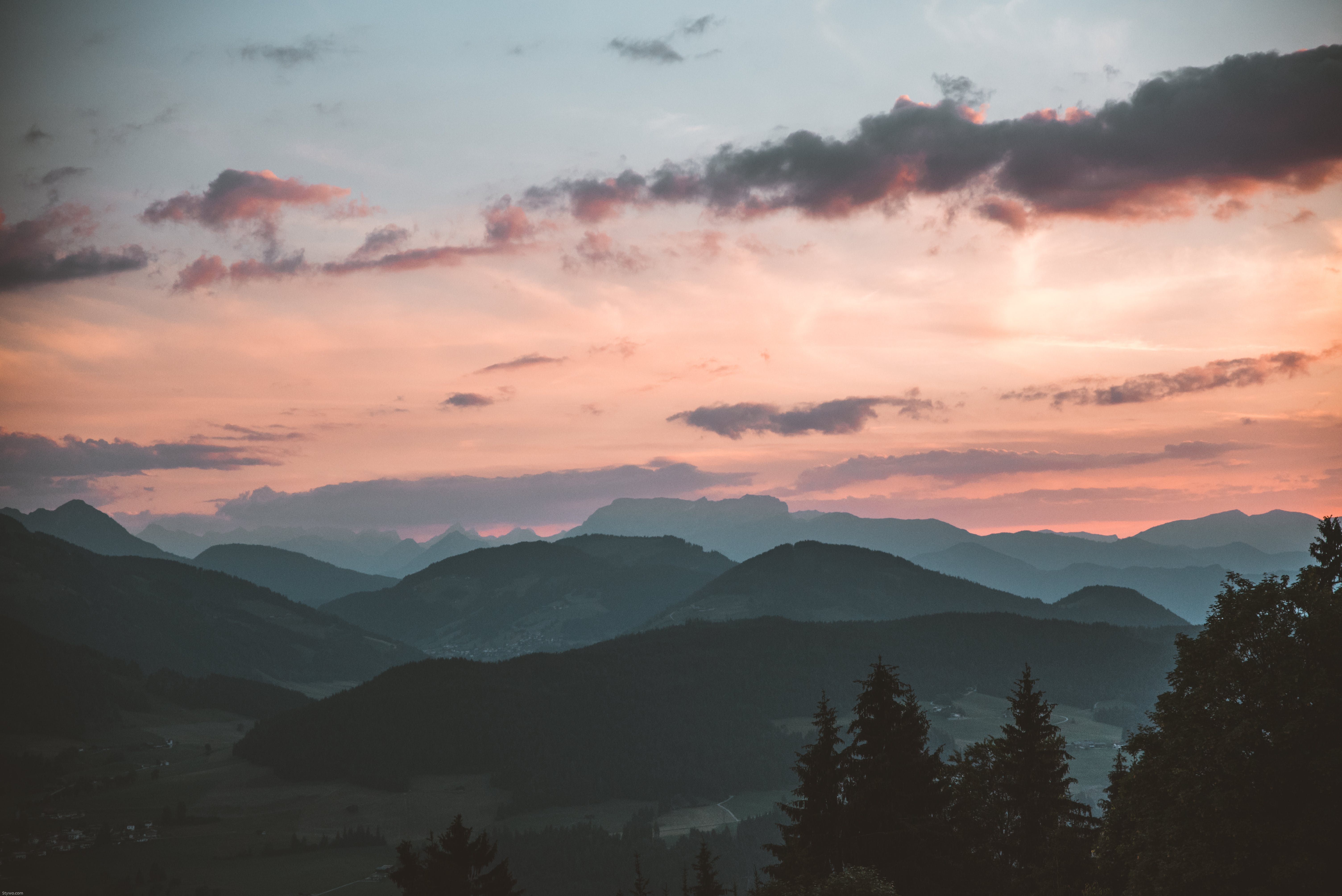  Landschaften Hintergrundbild 6016x4016. Malerische Aussicht Auf Berge Im Morgengrauen · Kostenloses Stock Foto