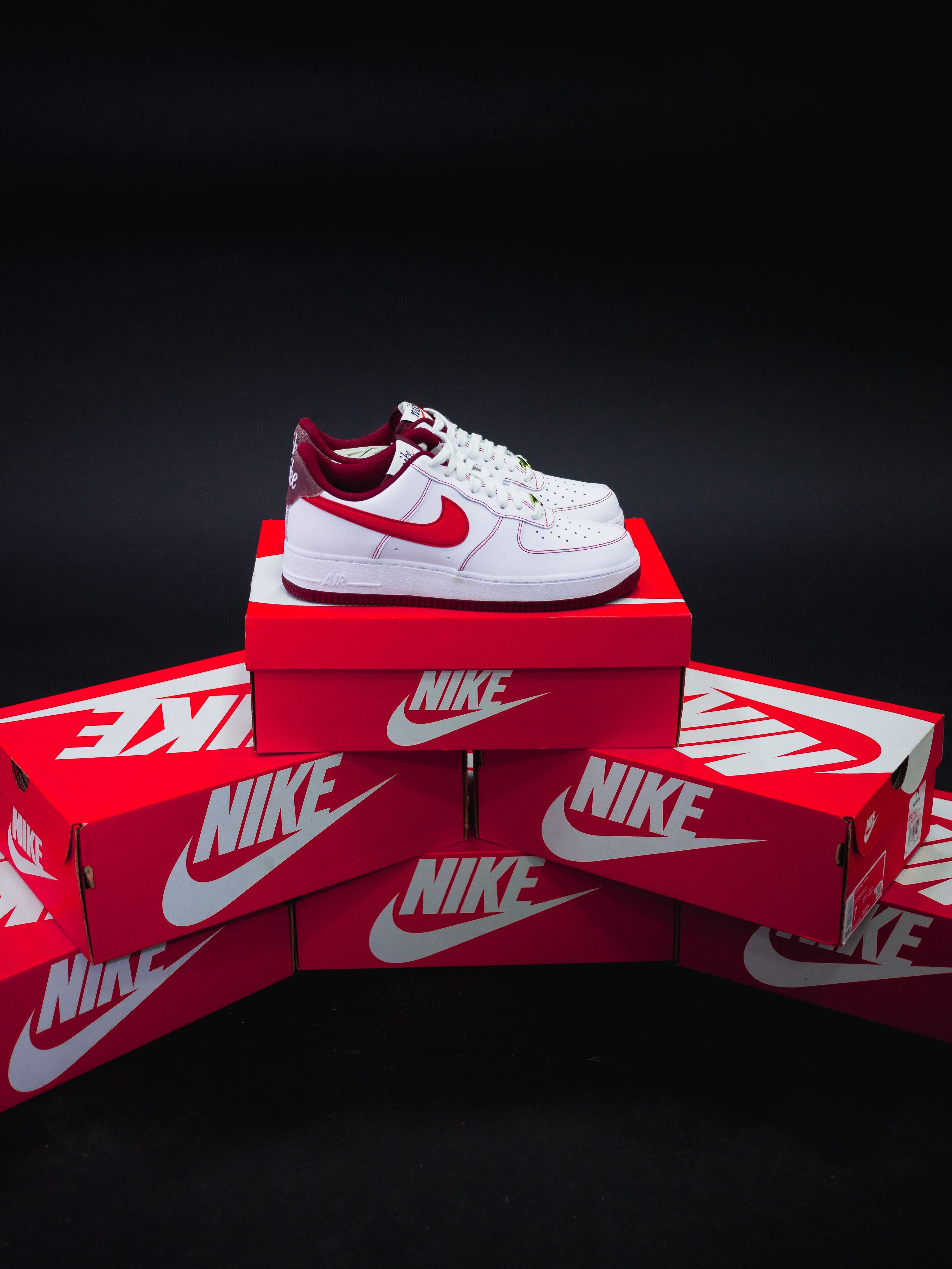  Nike Hintergrundbild 3595x4793. 10.Nike Air Force 1 Bilder Und Fotos · Kostenlos Downloaden · Stock Fotos