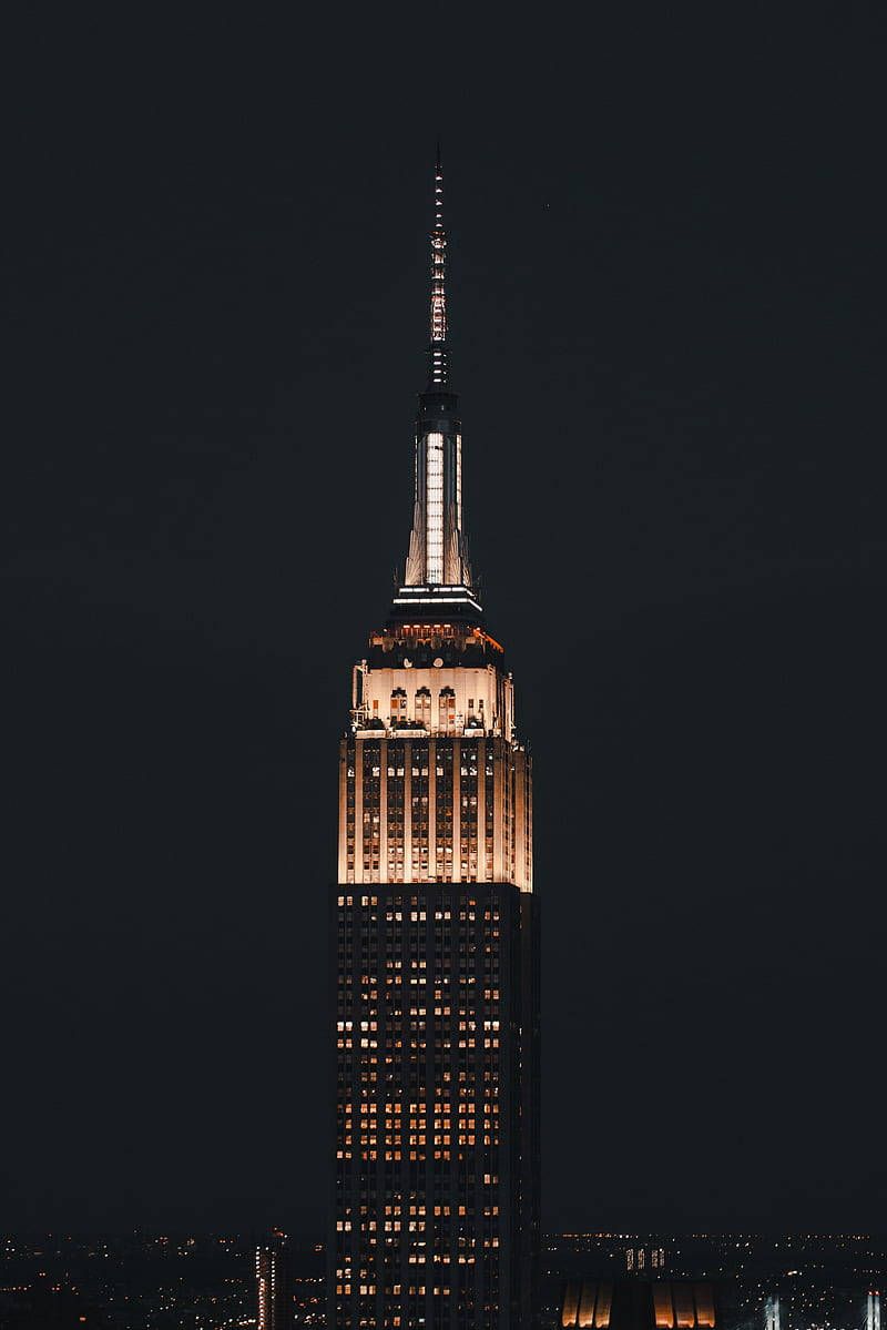  Empire State Hintergrundbild 800x1199. Download Aesthetic Glowing Empire State Building Wallpaper