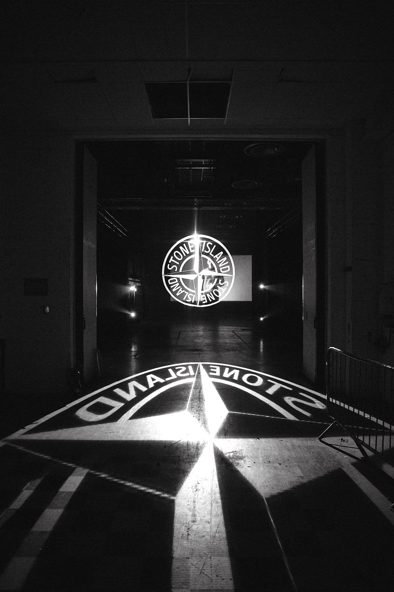  Stone Island Hintergrundbild 1333x2000. Stone Island Supports We Love Manchester Emergency Fund with a Night of Live Music. Stone island, Island wallpaper, Stone island hooligan