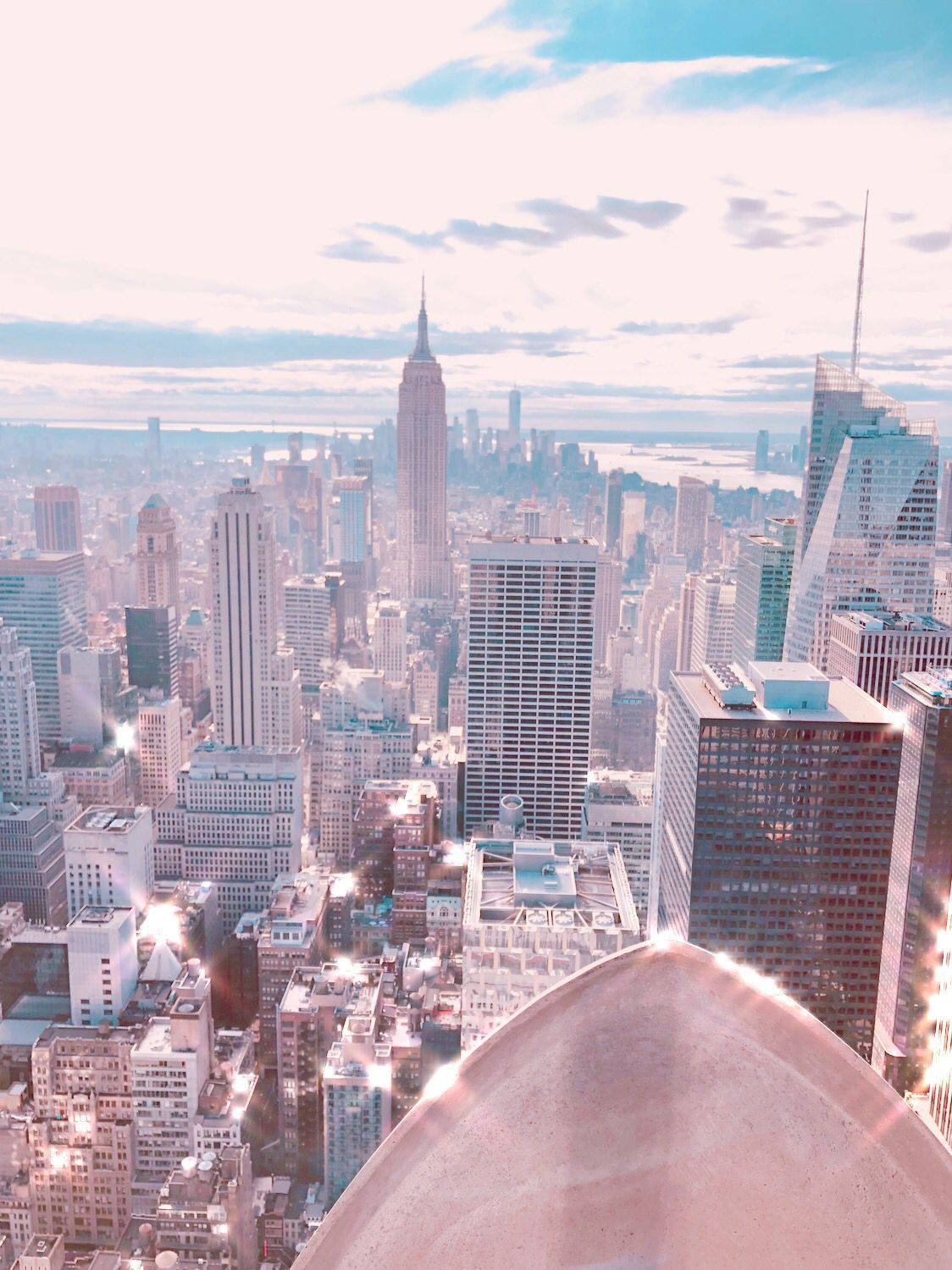  New York Skyline Hintergrundbild 1124x1500. Download New York Aesthetic Huge Skyscrapers Wallpaper