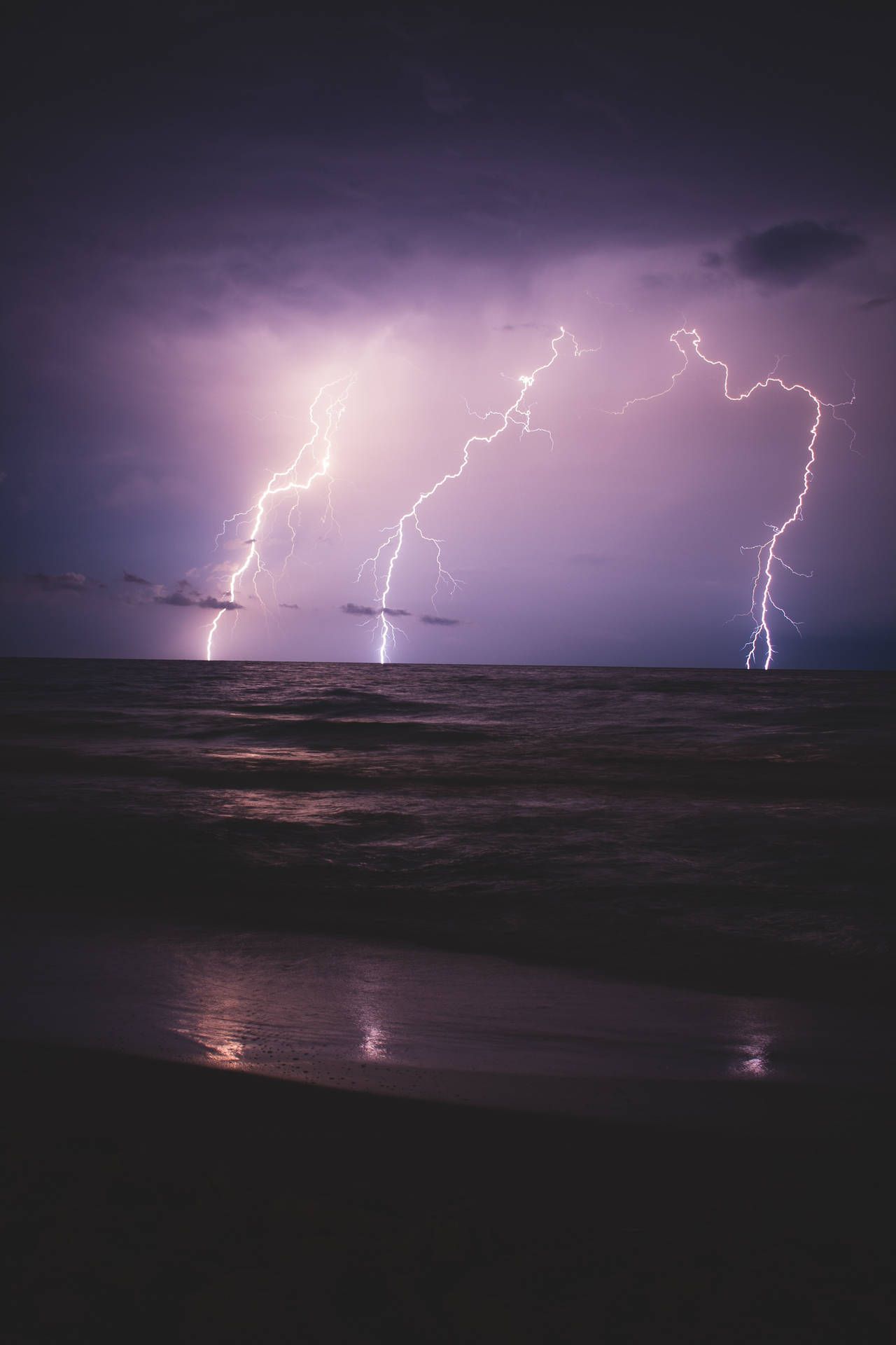  Elektrischer Strom Hintergrundbild 1280x1920. Downloaden Einwunderschöner Gewittersturm Am Strand. Wallpaper