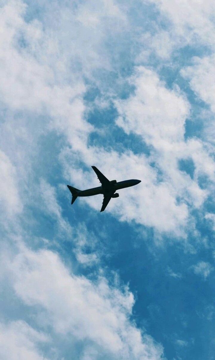  Flugzeug Hintergrundbild 720x1206. Dolo Bruzzone on ❤amo. Blue sky wallpaper, Blue aesthetic pastel, Sky aesthetic