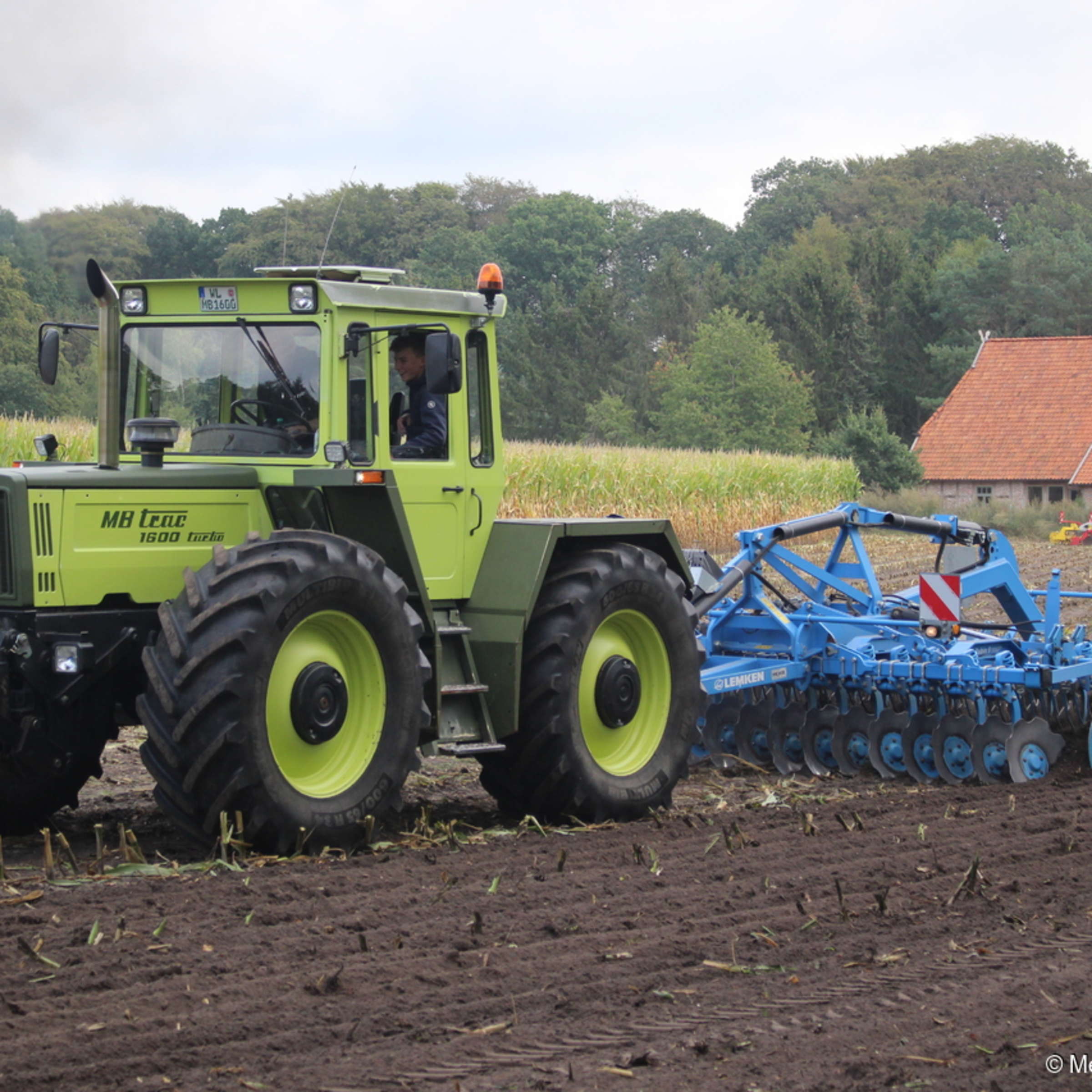  Trecker Hintergrundbild 2400x2400. MB Trac Treffen in Kirchlinteln