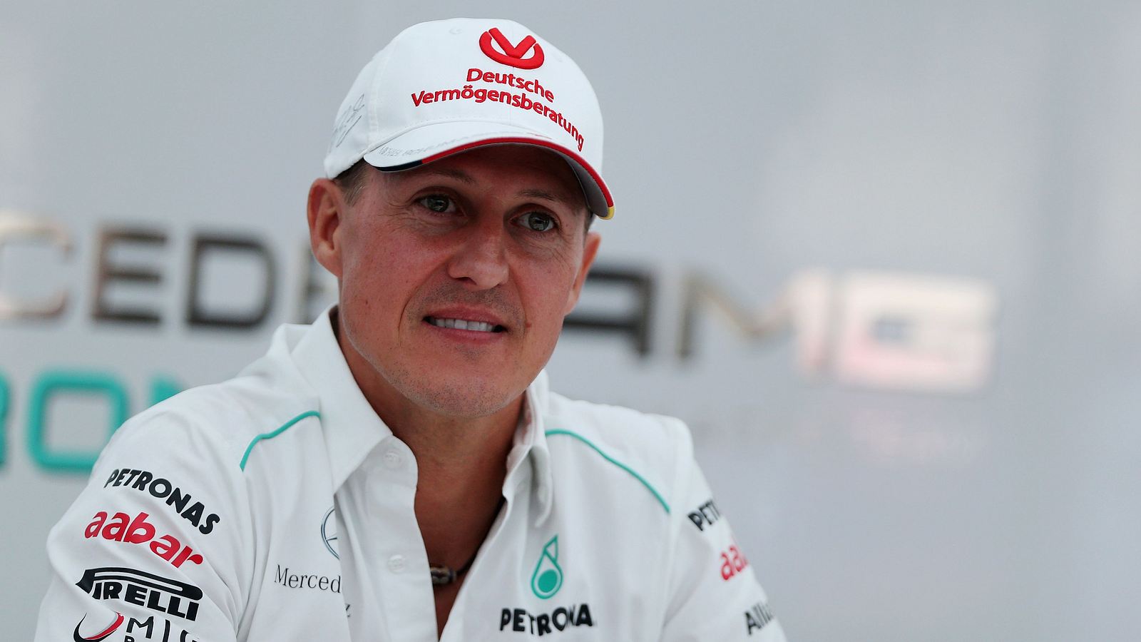  Michael Schumacher Hintergrundbild 1600x900. Michael Schumacher: Es fließen Tränen! Diese Geste berührt alle