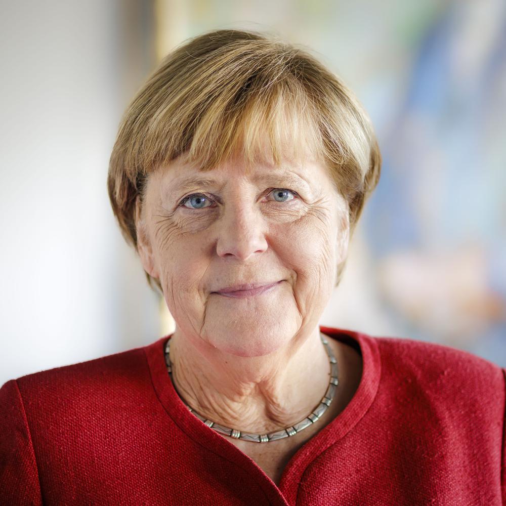  Angela Merkel Hintergrundbild 1000x1000. Hair & Make Up Artist“: Bund Zahlt 57.000 Euro Für Merkels Styling