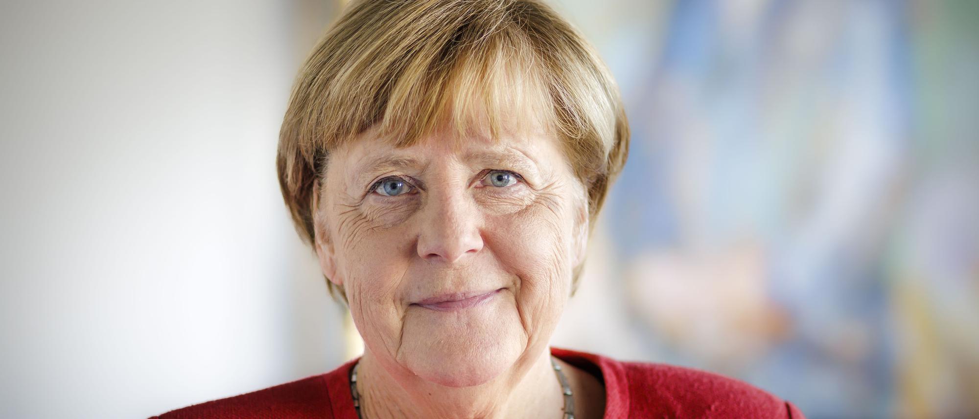 Angela Merkel Hintergrundbild 2000x857. Hair & Make Up Artist“: Bund Zahlt 57.000 Euro Für Merkels Styling