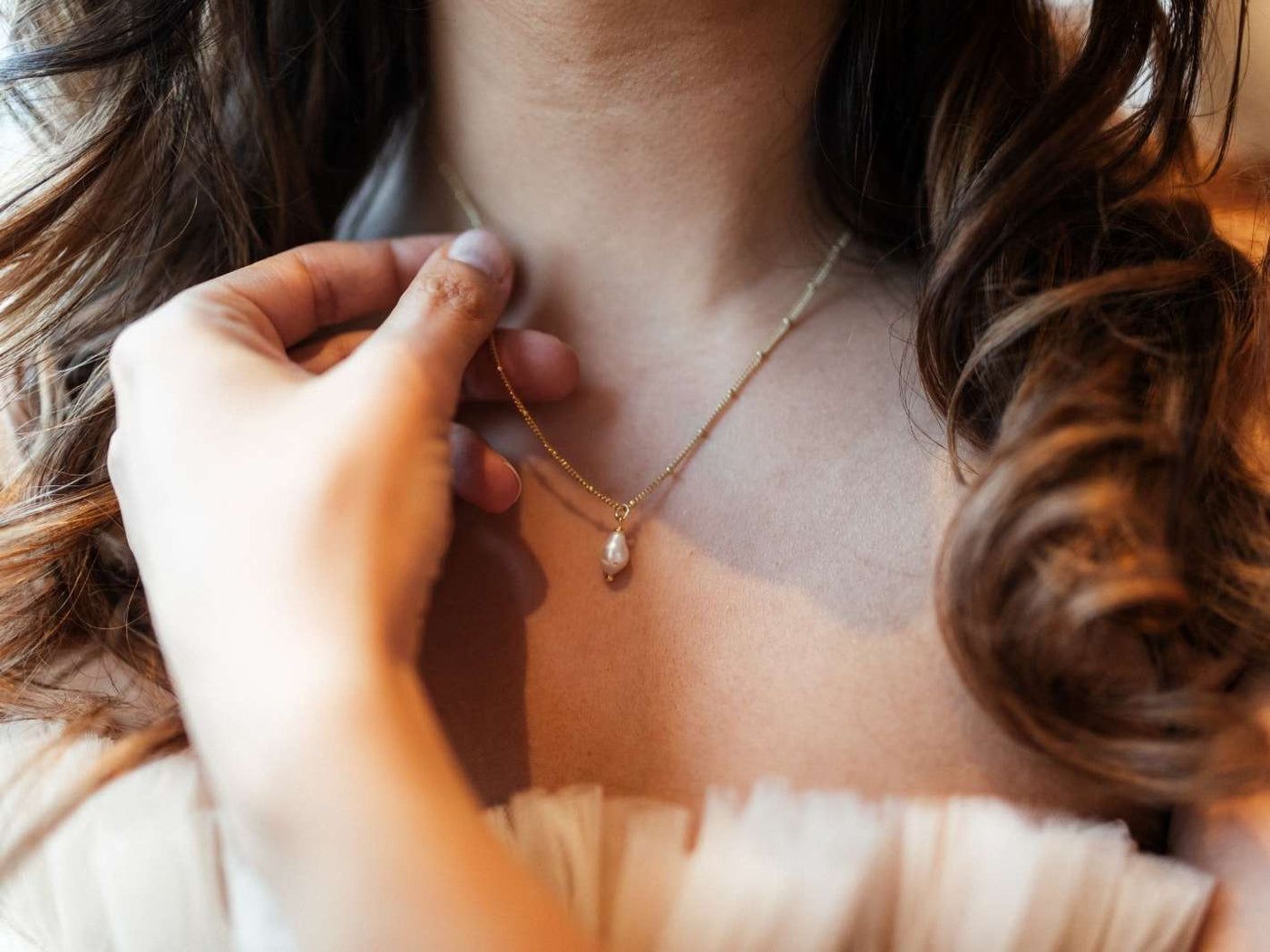  Perle Hintergrundbild 1400x1050. Baroque Pearls: Moderne Perlenkette. Mia & Martha