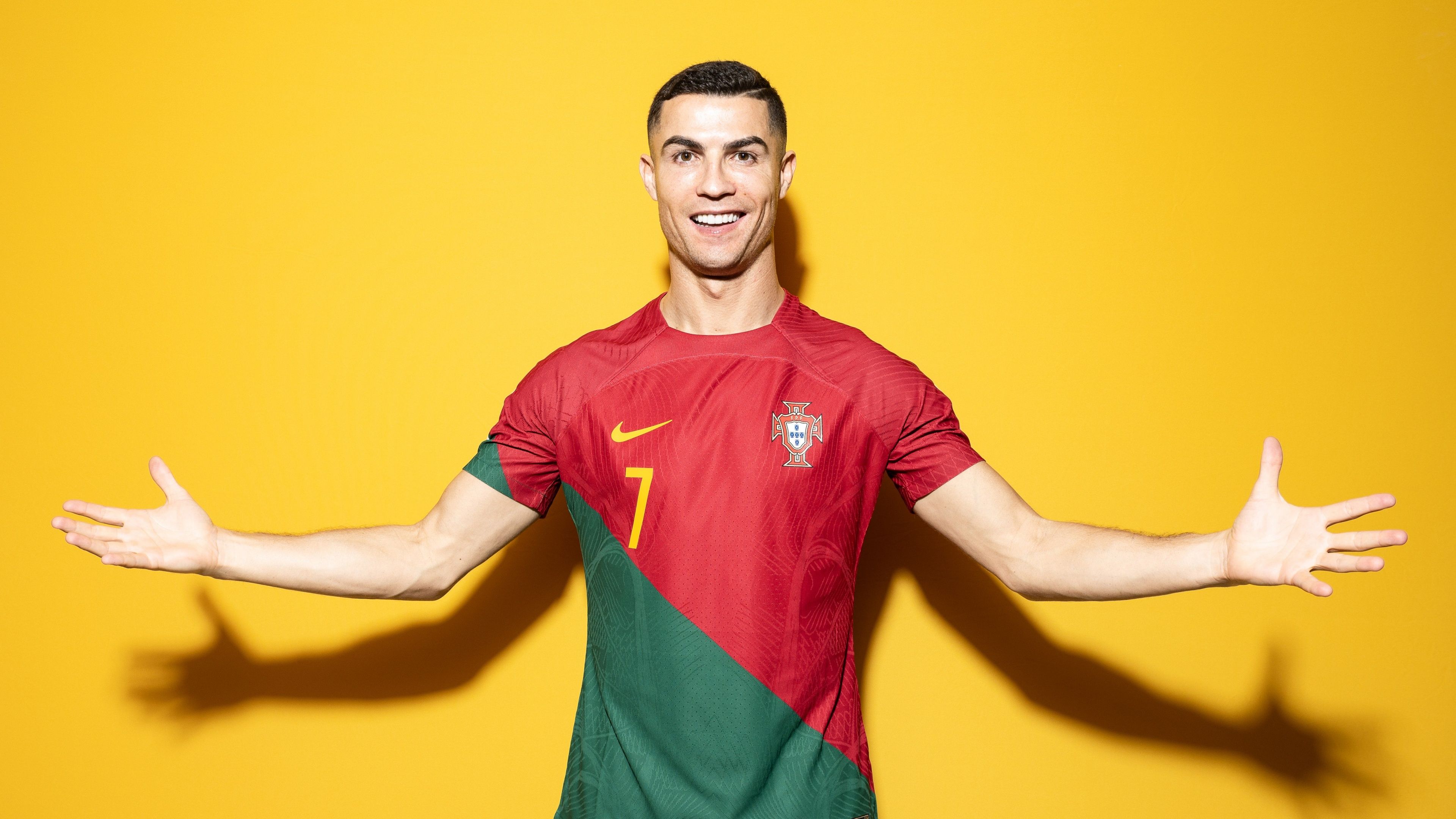  Cristiano Ronaldo Hintergrundbild 3840x2160. Cristiano Ronaldo Wallpaper 4K, Yellow background