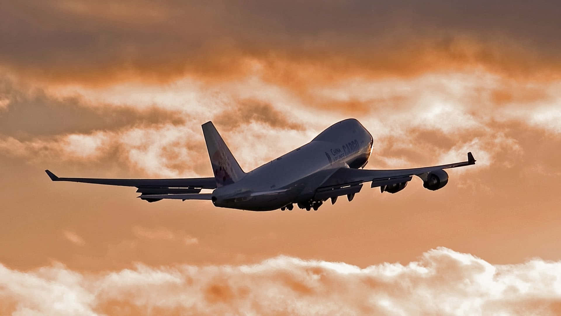  Boeing Hintergrundbild 1920x1080. Download “Climb Aboard a Classic: A Boeing 747 Airliner in Flight” Wallpaper
