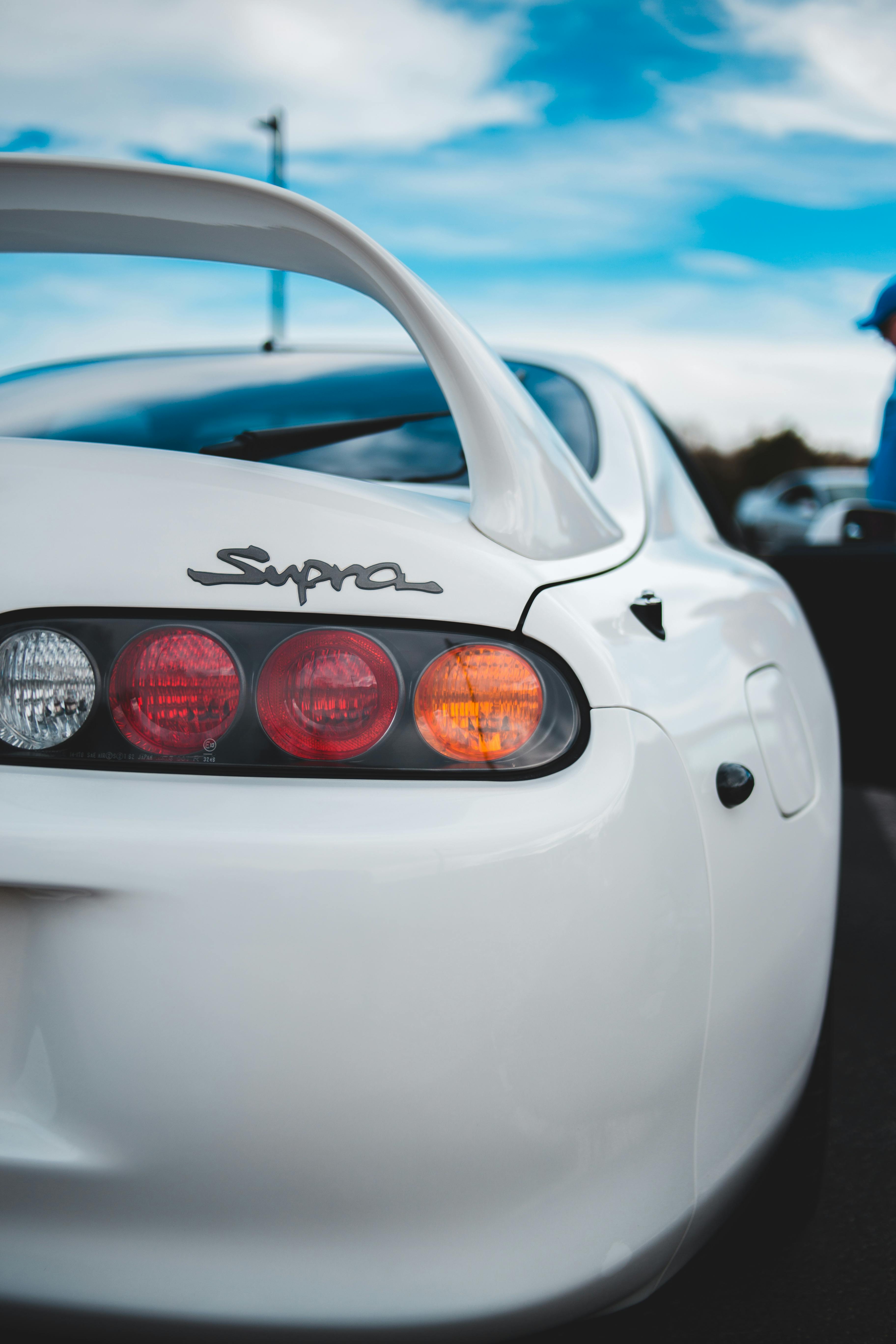 Supra MK4 Hintergrundbild 3648x5472. Photo of White Toyota Supra · Free