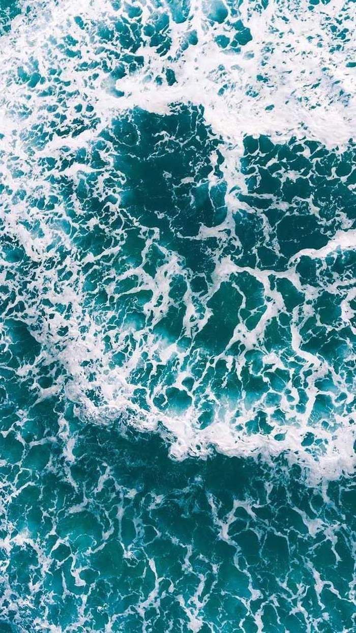  Meer Hintergrundbild 700x1244. ocean waves, clashing in the middle, aesthetic iphone wallpaper, blue water. Ocean wallpaper, Preppy wallpaper, Turquoise wallpaper