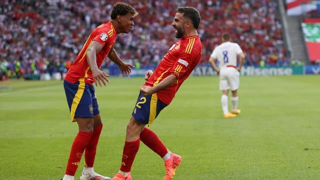  Lamine Yamal Hintergrundbild 640x360. Spain At UEFA Euro 2024: Lamine Yamal Dazzles With Lionel Messi Style Dribbling In ESP's Latest Victory Against ITA