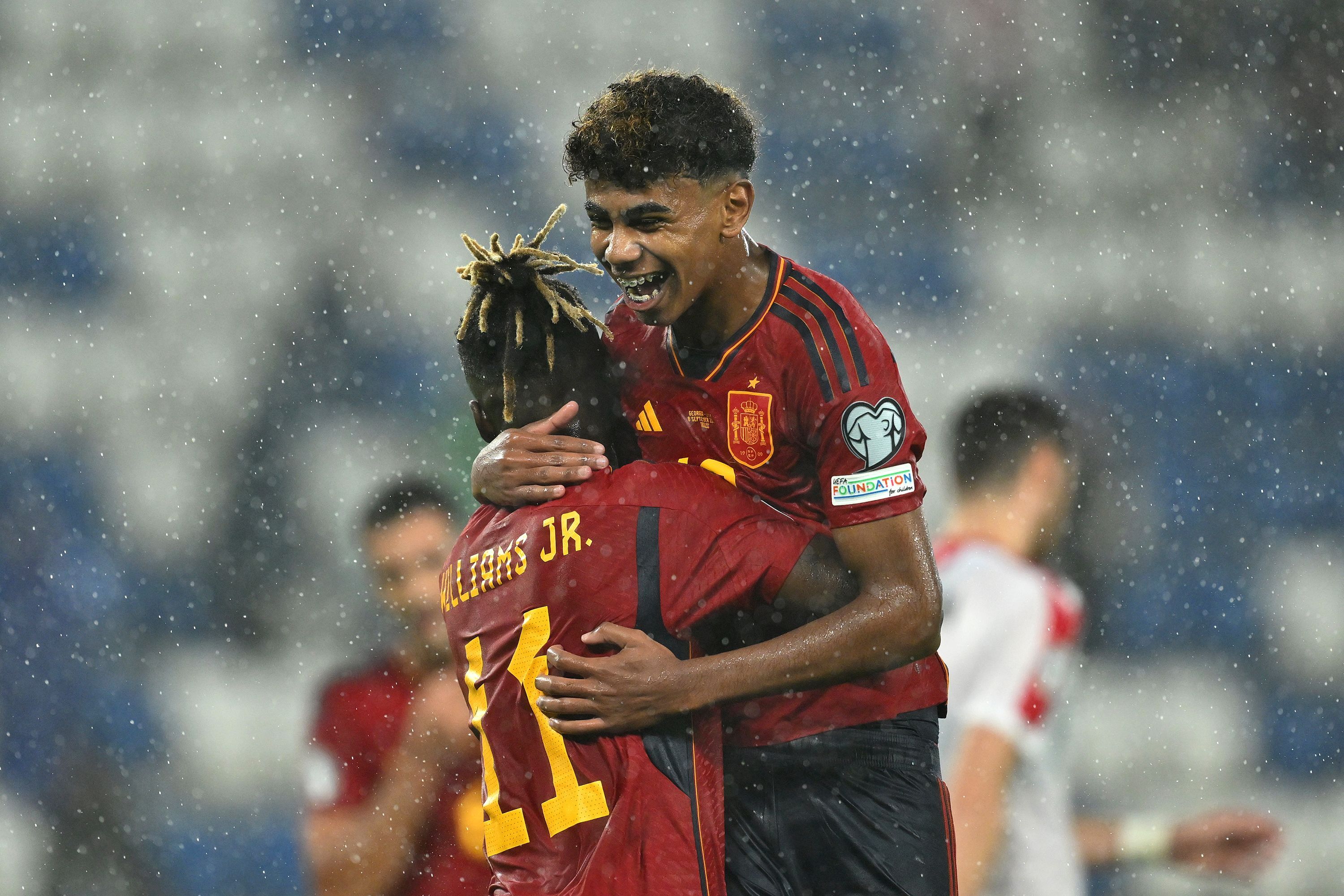  Lamine Yamal Hintergrundbild 3000x2000. Lamine Yamal enjoys historic debut, becoming Spain's youngest goalscorer and player