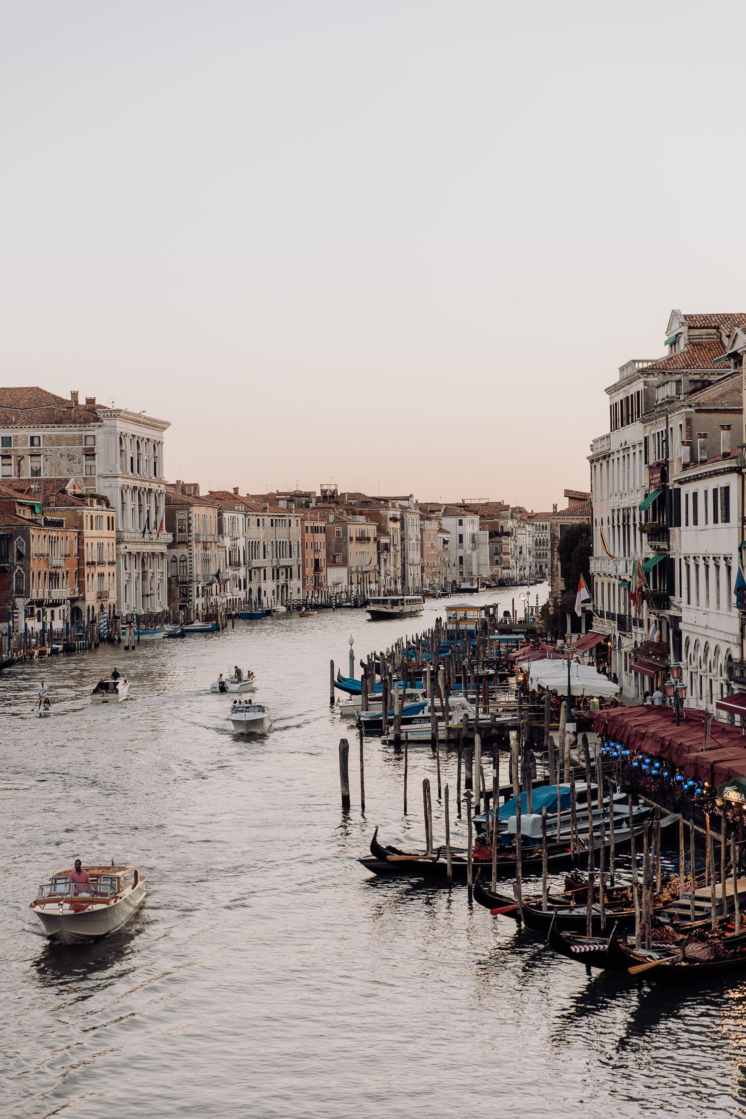  Herz Mit Brücke Hintergrundbild 1500x2250. Travel Guide: Tipps für eine Reise nach Venedig 2020