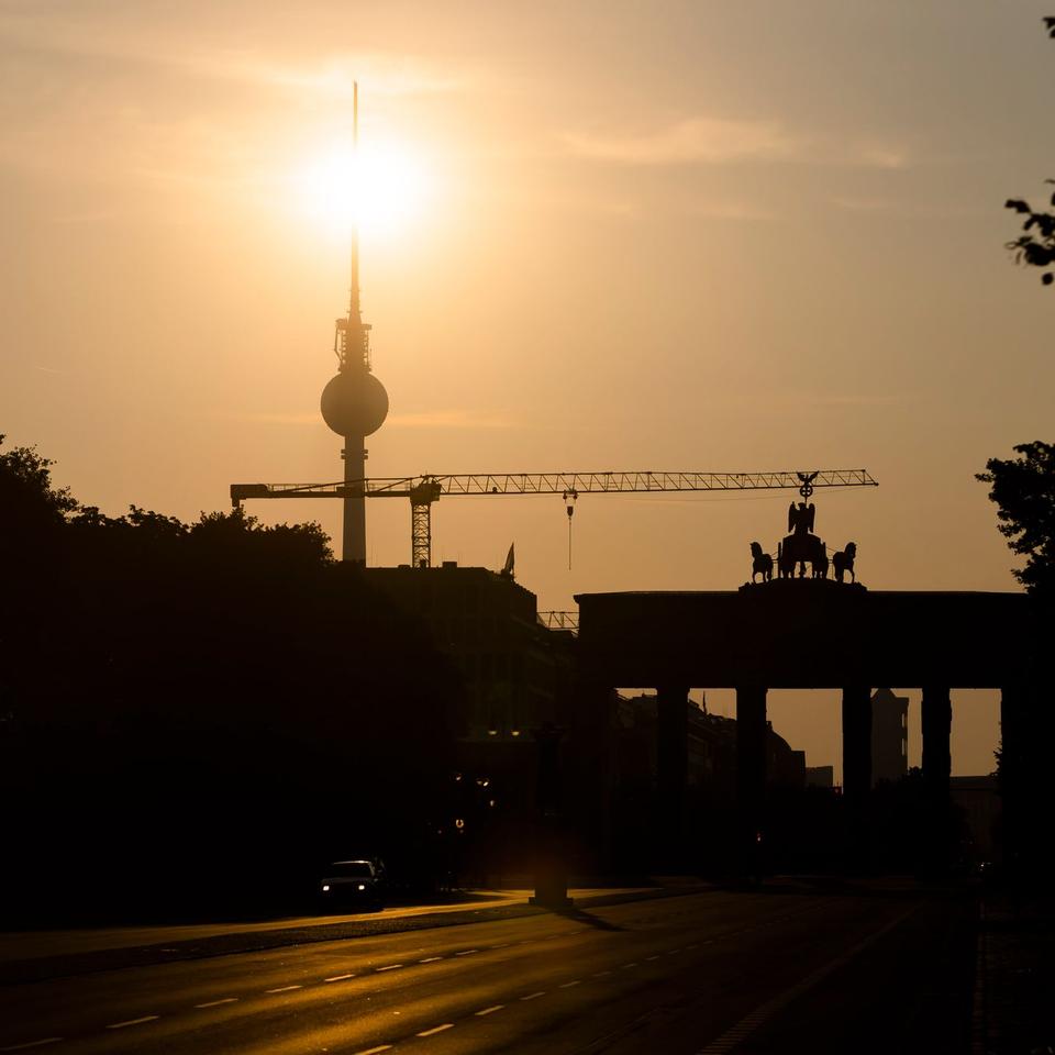  Herz Mit Brücke Hintergrundbild 960x960. Wetter: Statistikamt: Über 100 Hitzetote in Berlin im Jahr 2023