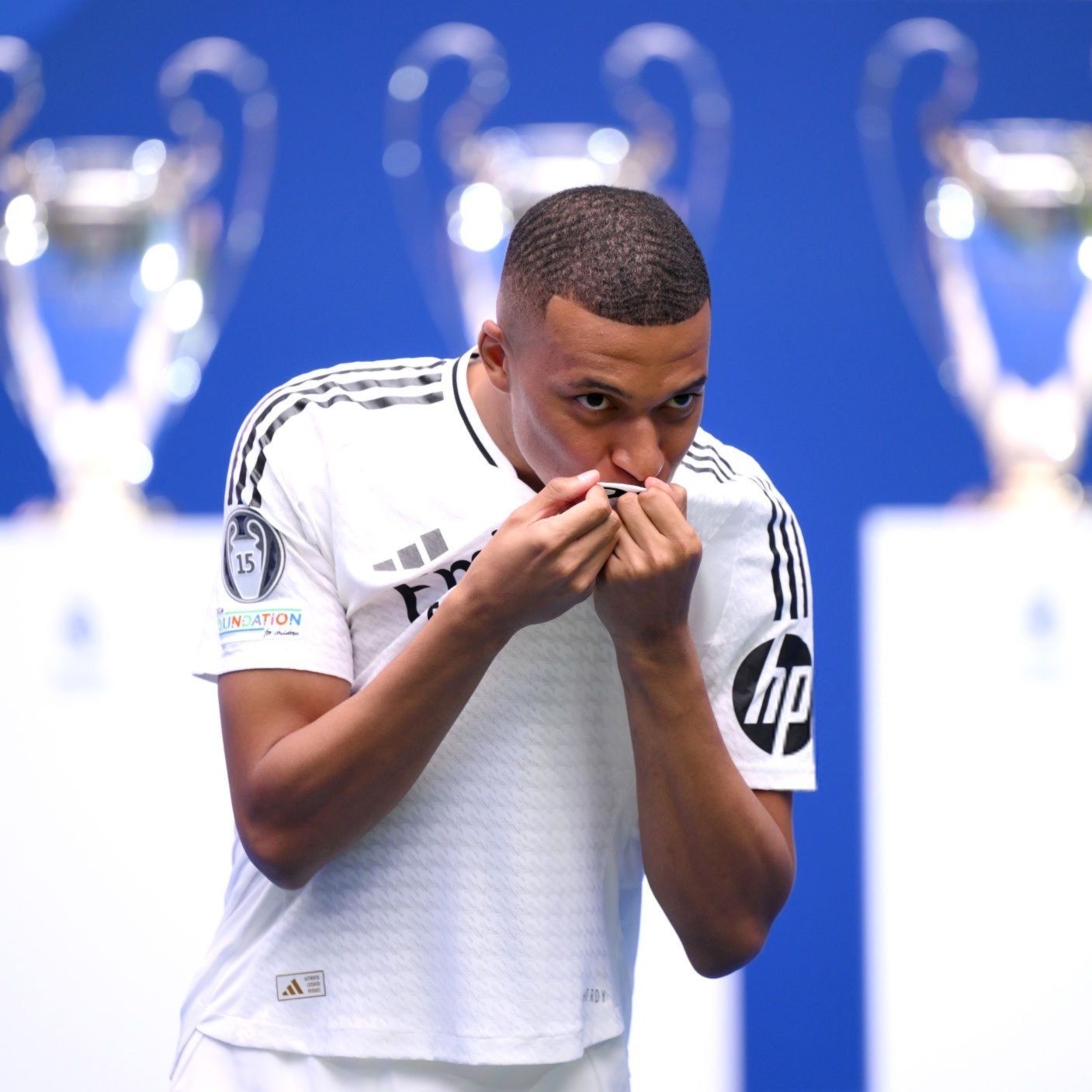  Mbappe Real Madrid Hintergrundbild 1407x1407. Photos from Kylian Mbappe's presentation