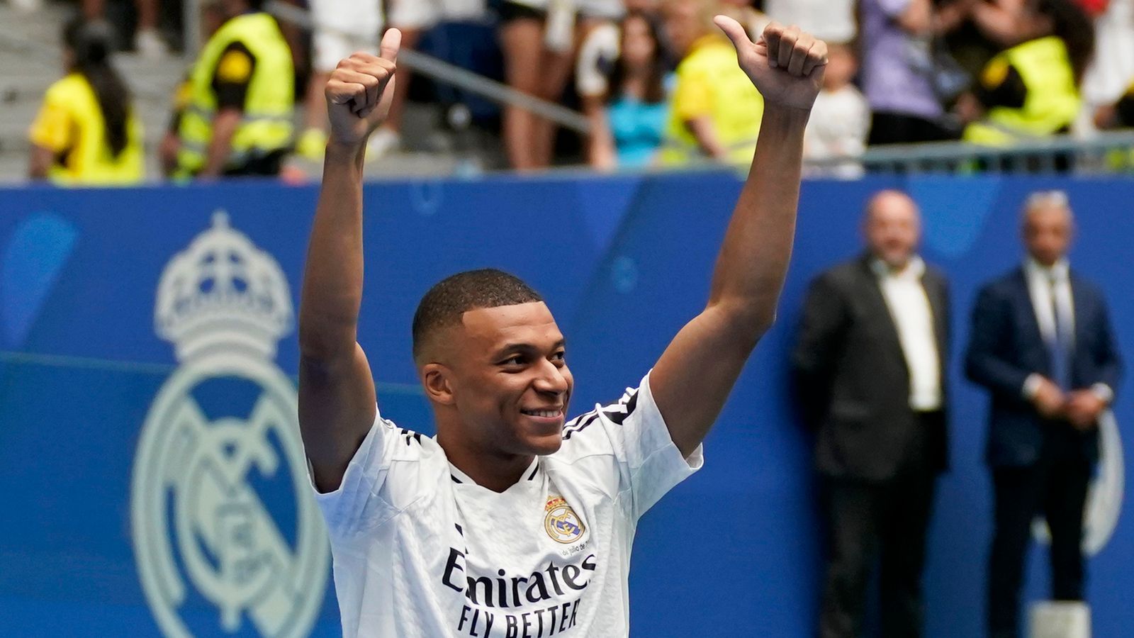  Mbappe Real Madrid Hintergrundbild 1600x900. Real Madrid unveil Kylian Mbappe at a packed Bernabeu Stadium've dreamed of this day since I was a kid