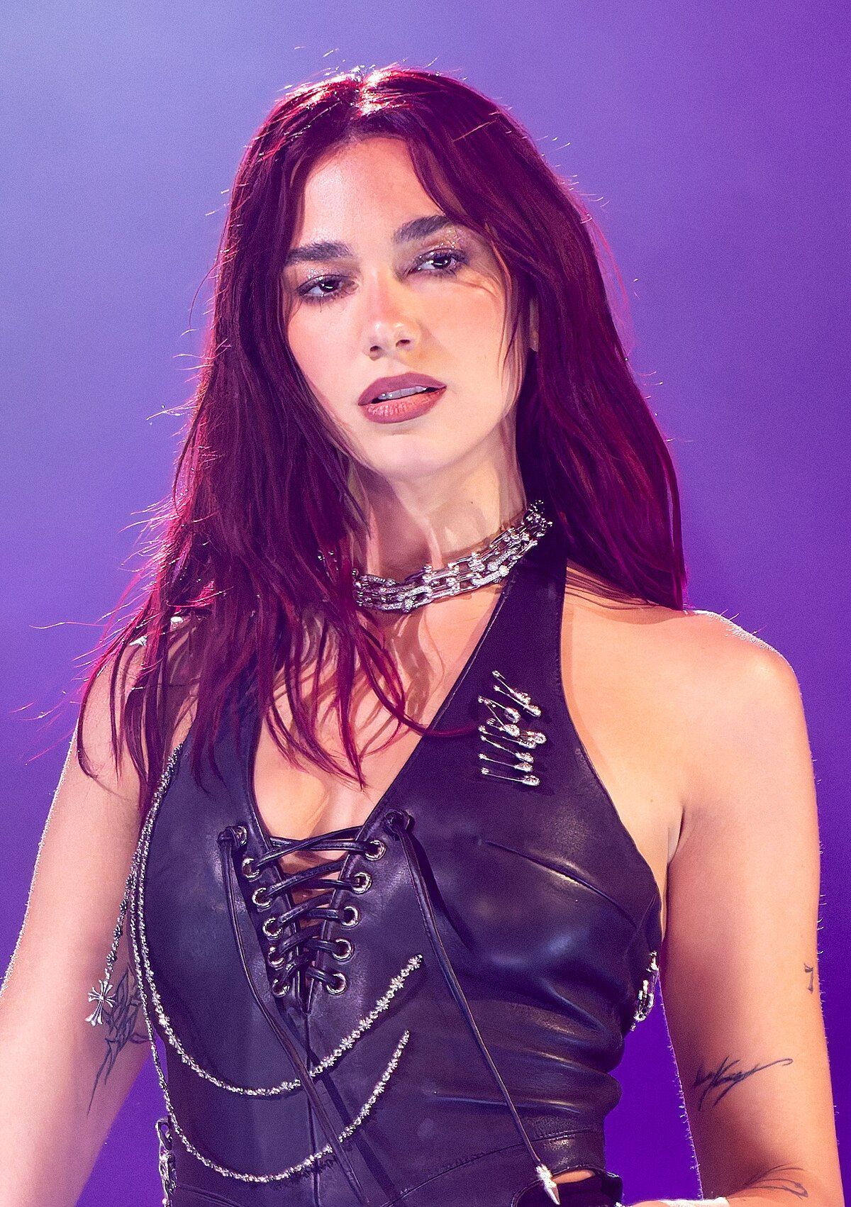  Aleyna Tilki Hintergrundbild 1200x1702. Dua Lipa