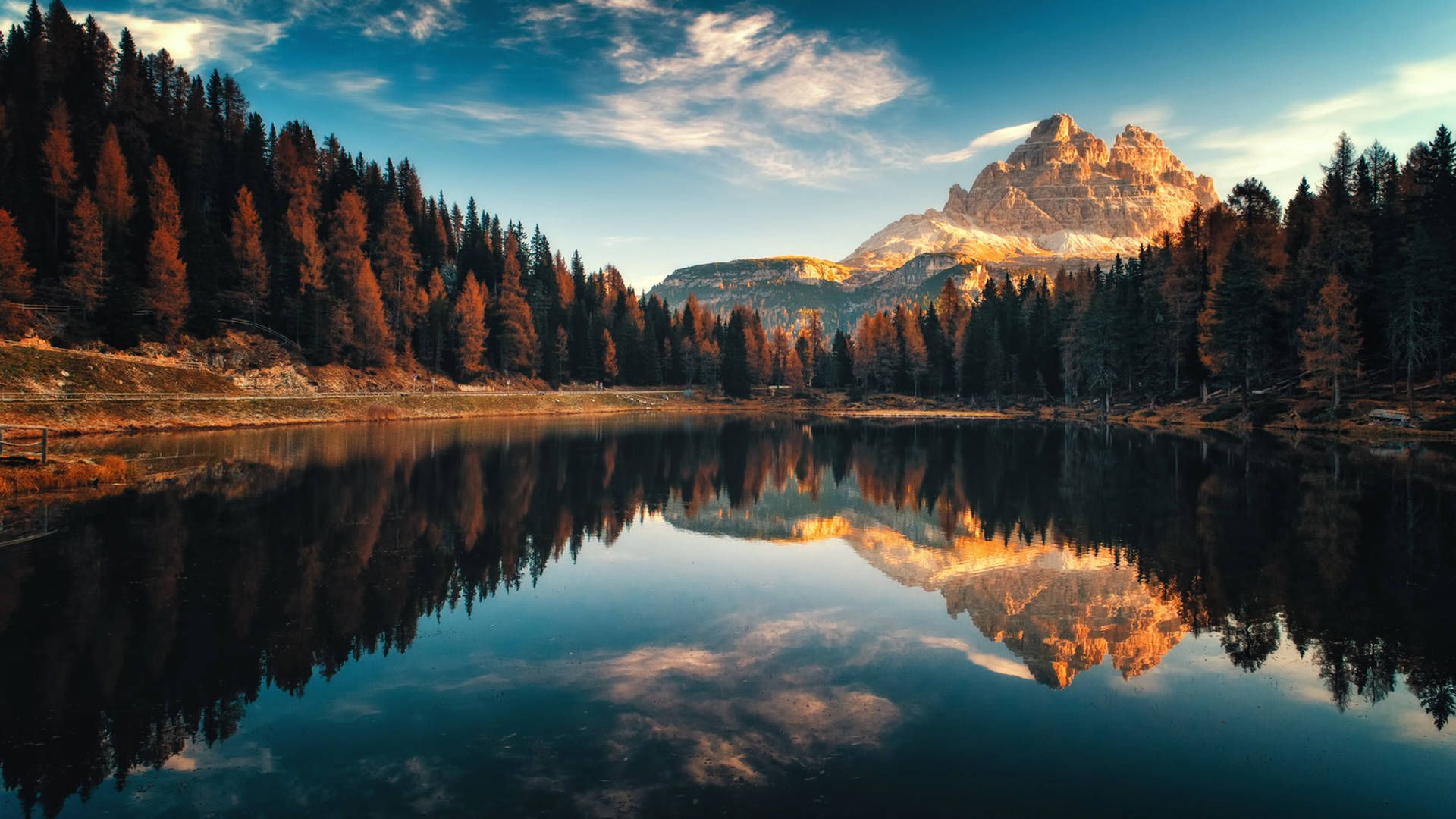  Lake Antorno Hintergrundbild 1920x1080. Download Lake Antorno In Autumn MacBook Wallpaper