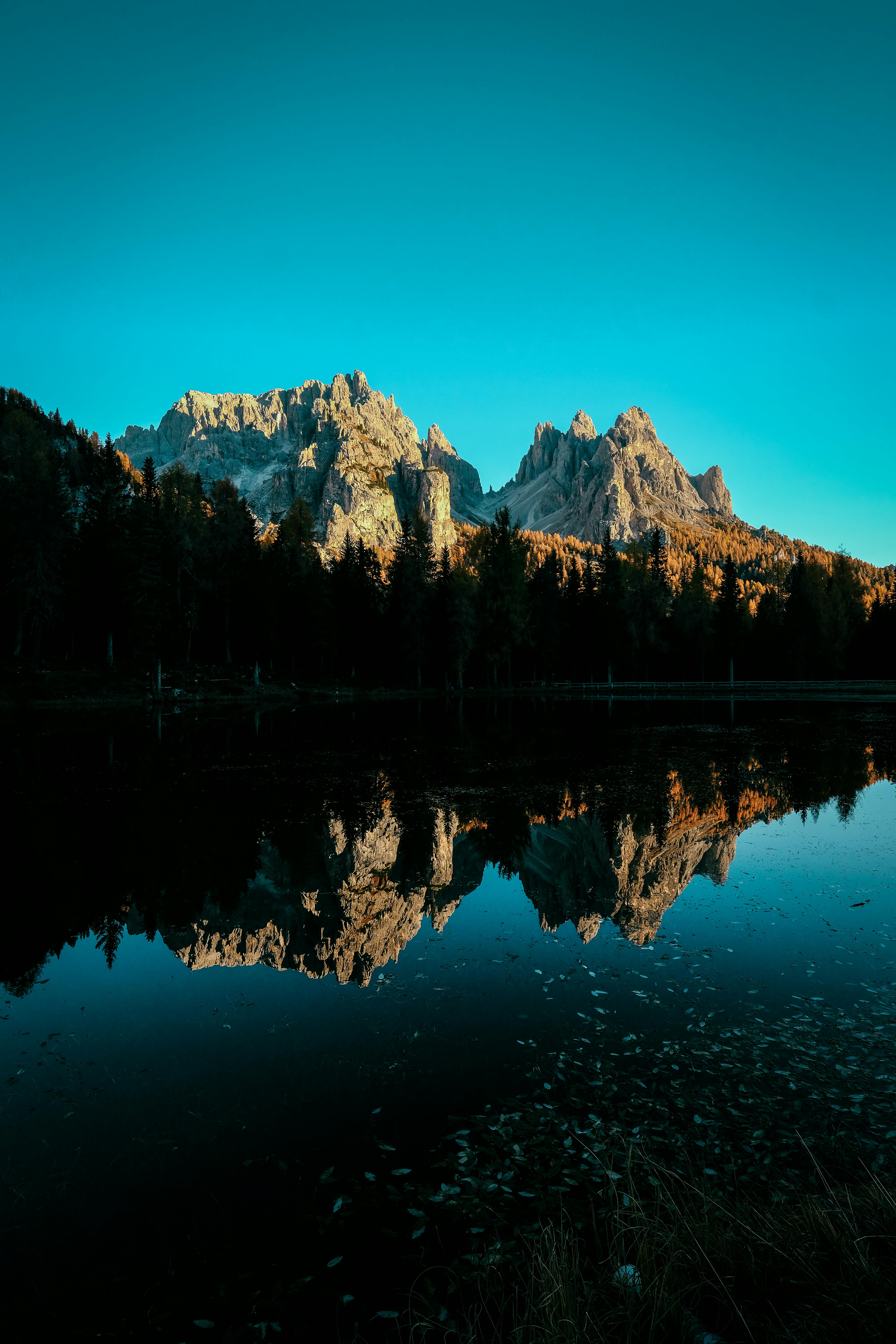  Lake Antorno Hintergrundbild 4000x6000. Mountain and Lake · Free