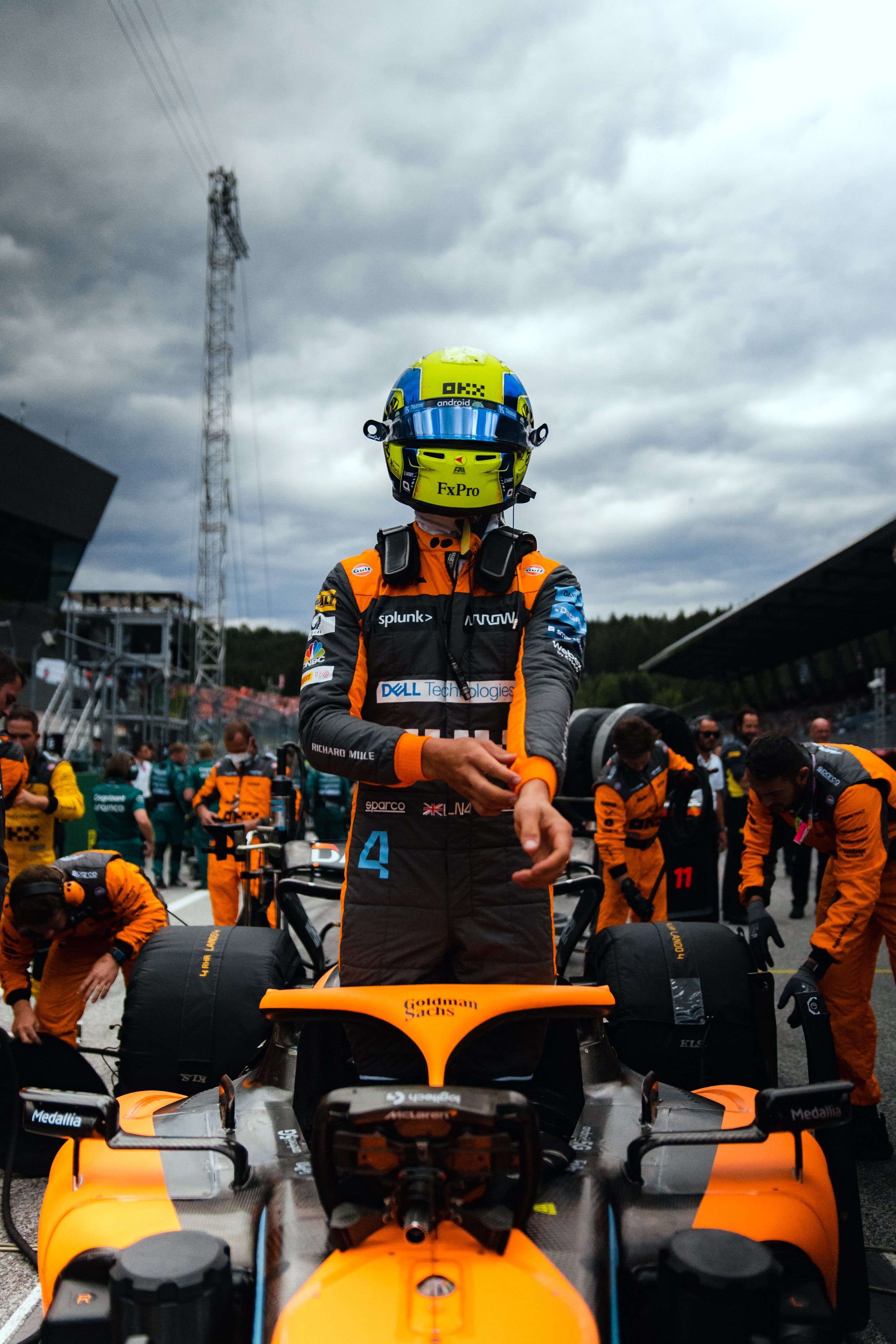  McLaren Hintergrundbild 2731x4096. McLaren on X: Some aesthetic angles of the #AustrianGP through a McLaren lens