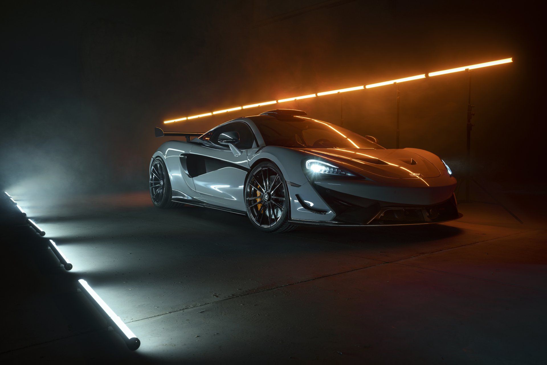  McLaren Hintergrundbild 1920x1281. Download Supercar White Car Car McLaren Vehicle McLaren 620R 8k Ultra HD Wallpaper