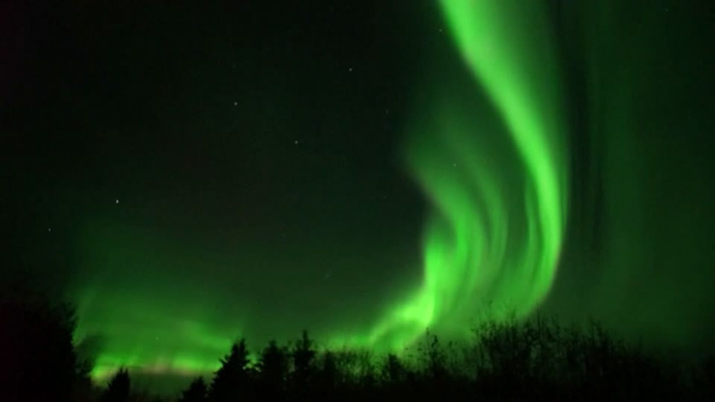  Polarlichter Hintergrundbild 1440x810. Video: Beeindruckende Polarlichter über Nordamerika