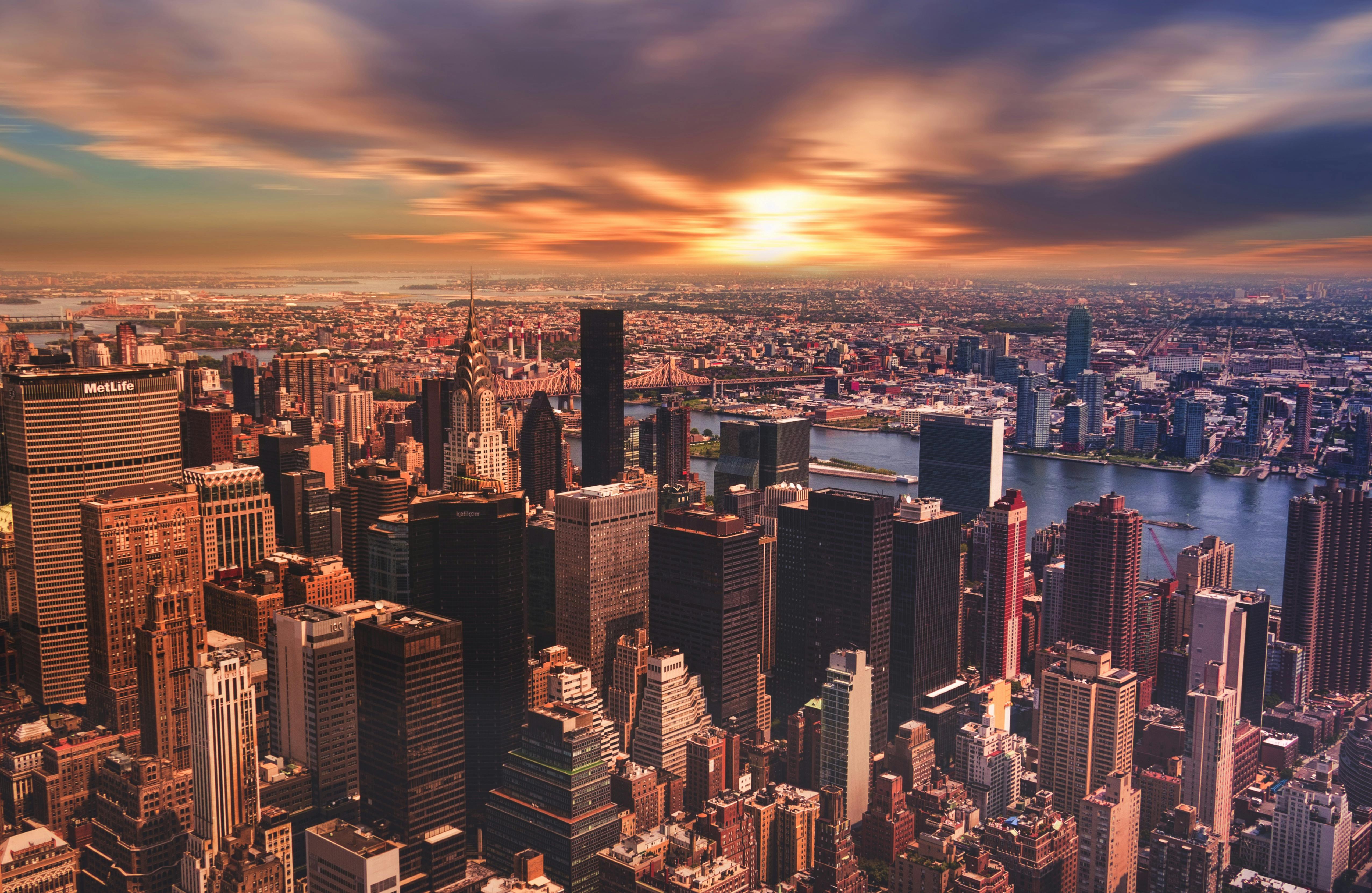  Skylines Hintergrundbild 5103x3320. High Angle View of Cityscape Against Cloudy Sky · Free