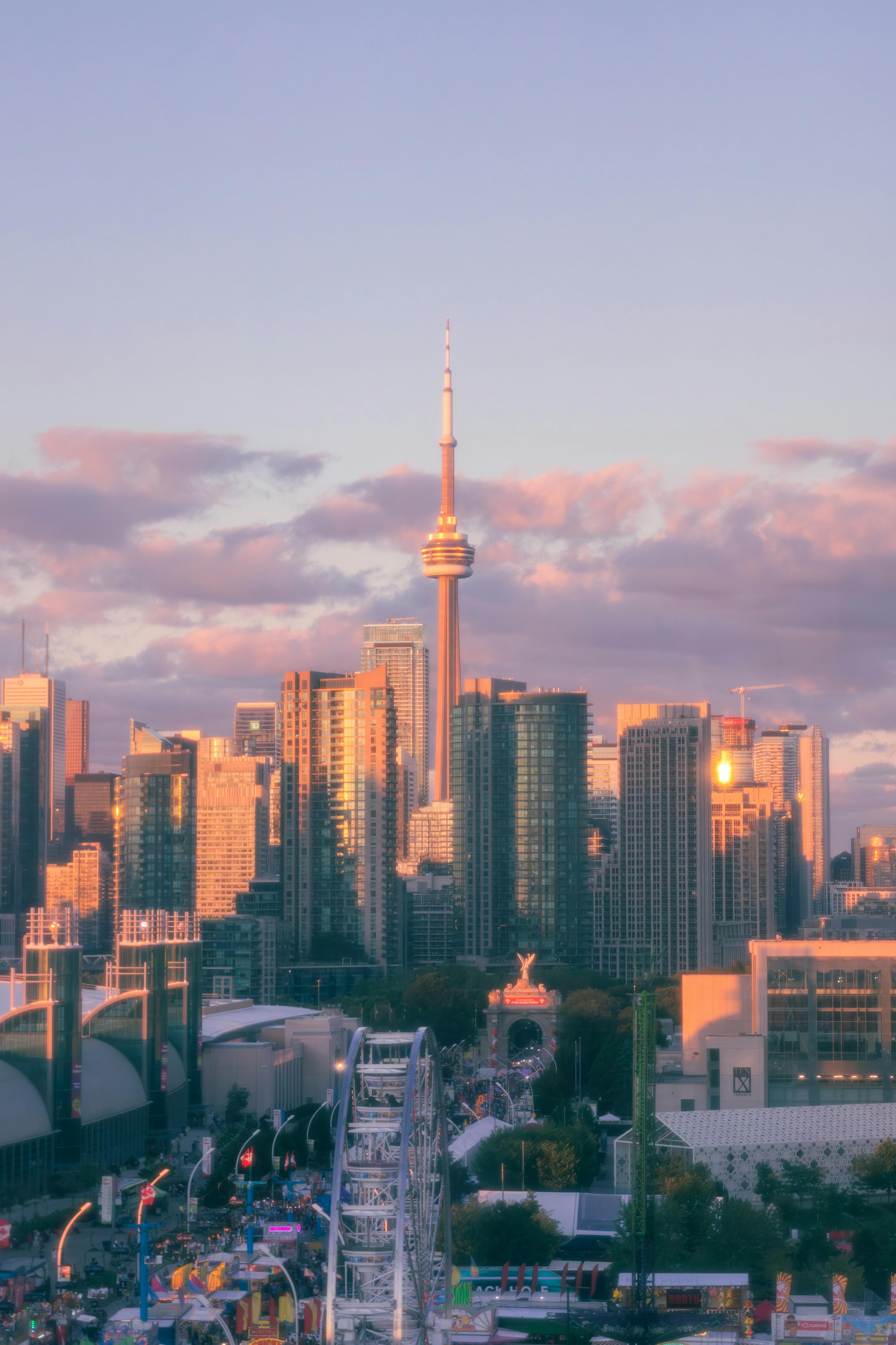  Skylines Hintergrundbild 3884x5826. 200.Skyscraper Aesthetic Wallpaper Bilder Und Fotos · Kostenlos Downloaden · Stock Fotos