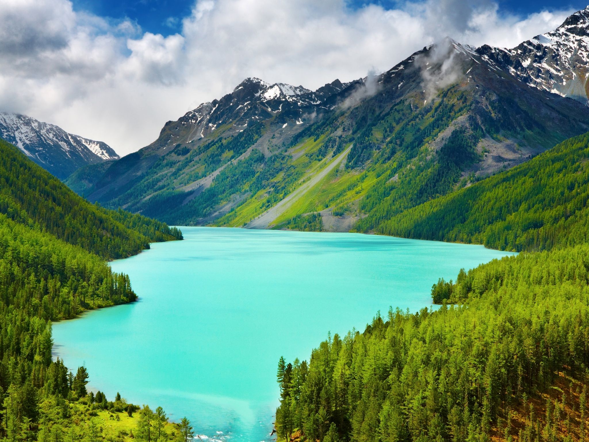  4k Natur Hintergrundbild 2048x1536. Kostenlose Hintergrundbilder Grüne Berge in Der Nähe Des Sees Unter Blauem Himmel Tagsüber, Bilder Für Ihren Desktop Und Fotos
