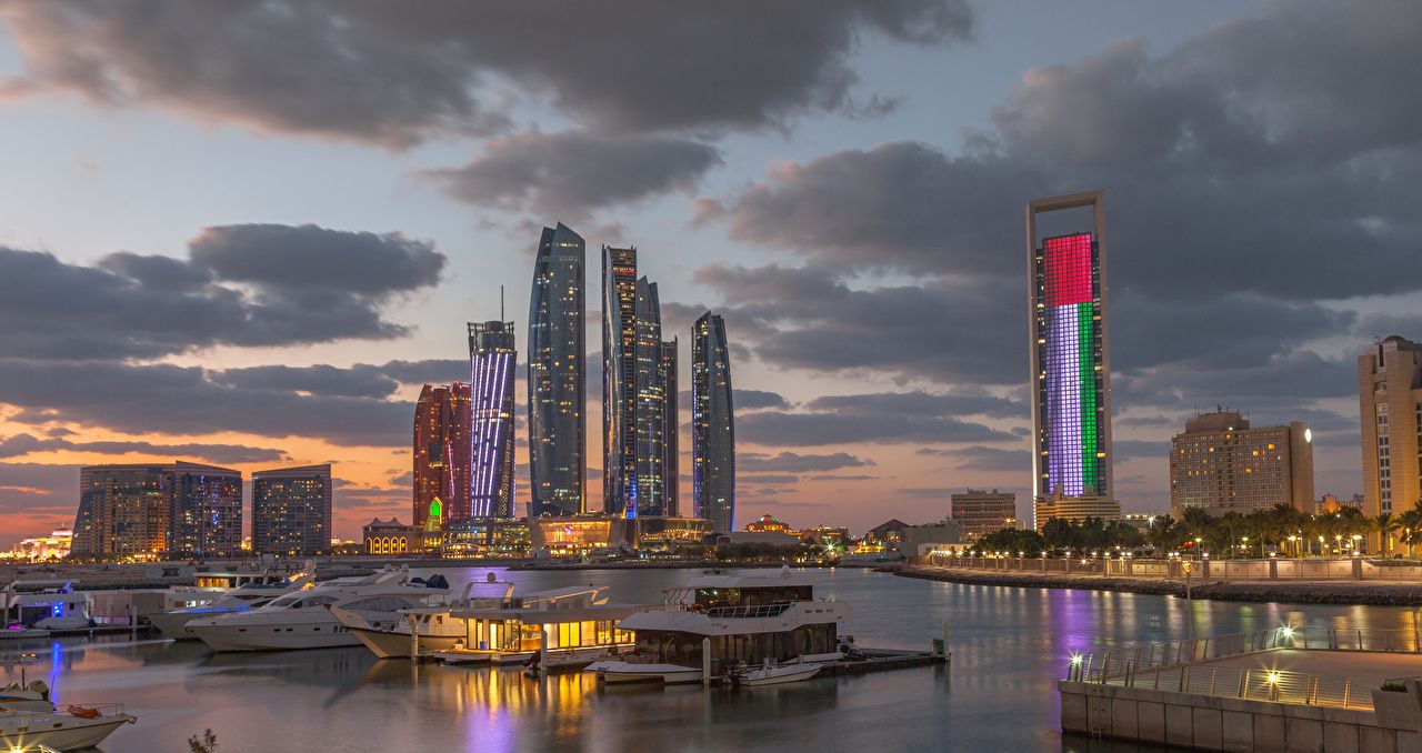  Abu Dhabi Tower Hintergrundbild 1280x678. Bilder VAE Abu Dhabi Abend Bucht Bootssteg Wolkenkratzer Haus Städte